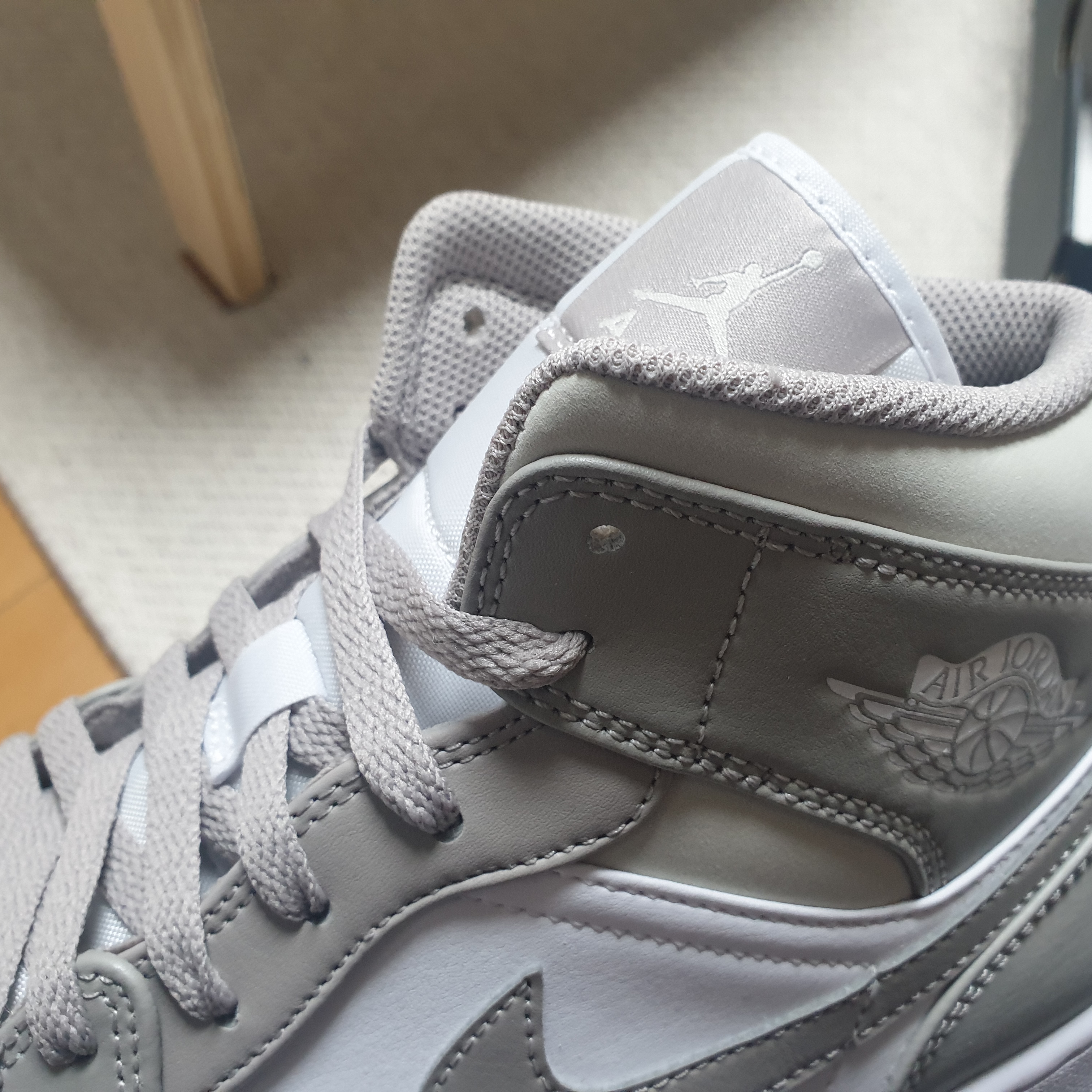 Jordan 1 Mid College Grey 착용 스타일 - 3