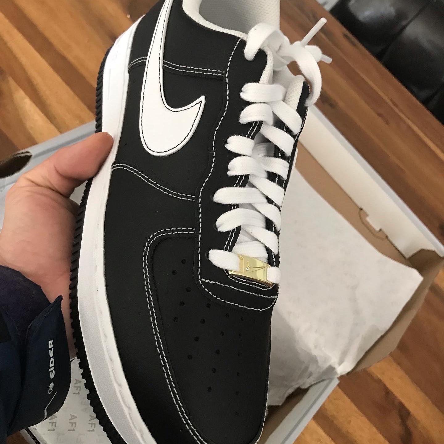 Nike Air Force 1 '07 First Use Black White 착용 스타일 - 4