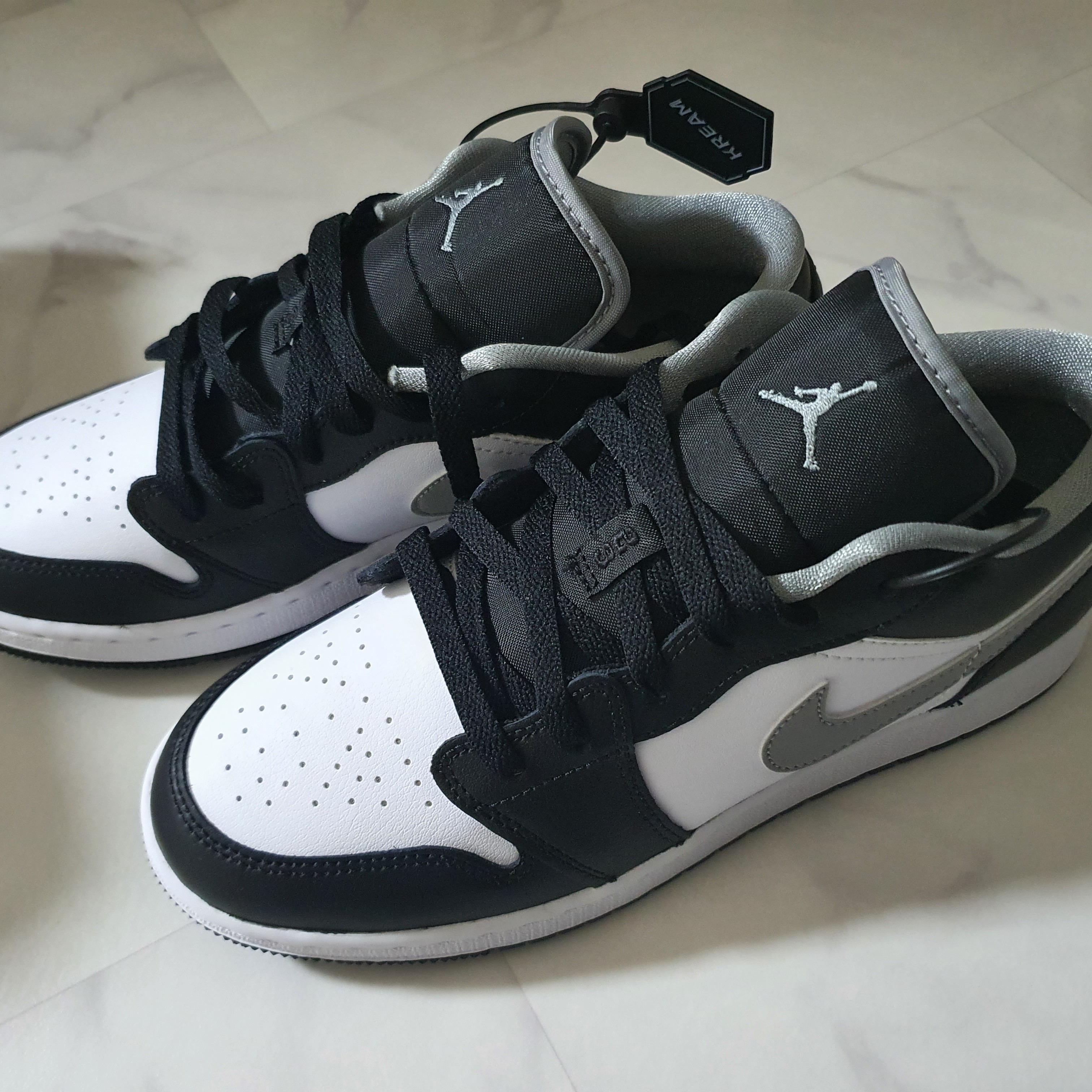 (GS) Jordan 1 Low Black Particle Grey 착용 스타일 - 1