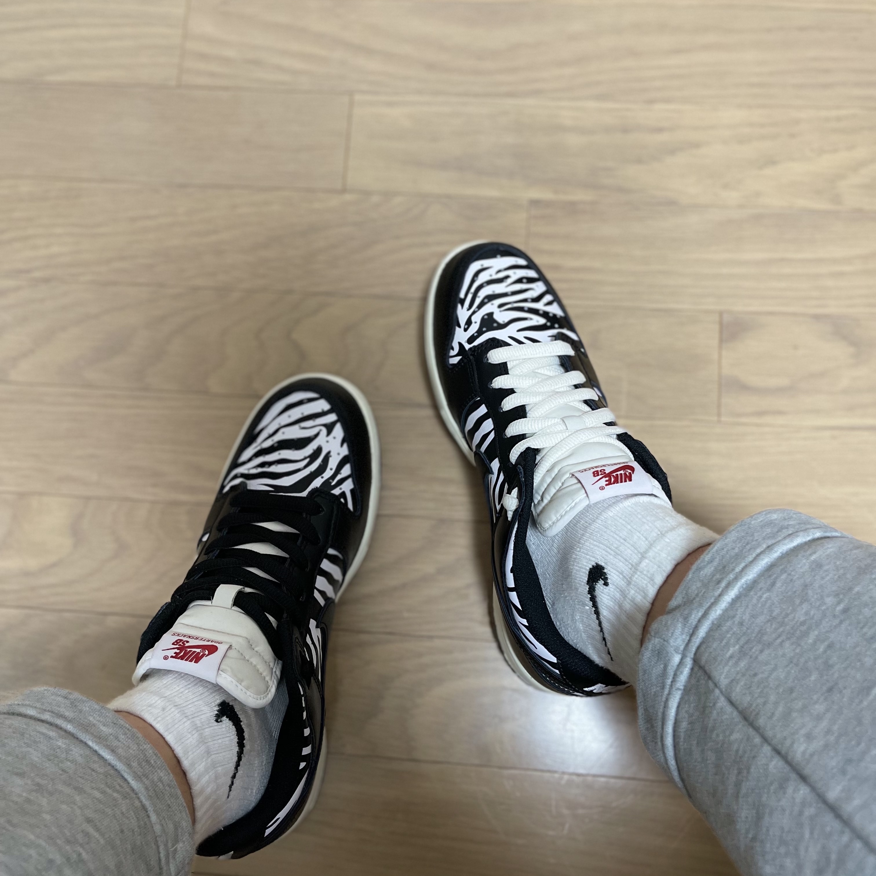 Nike x Quartersnacks SB Dunk Low Zebra Cake 착용 스타일