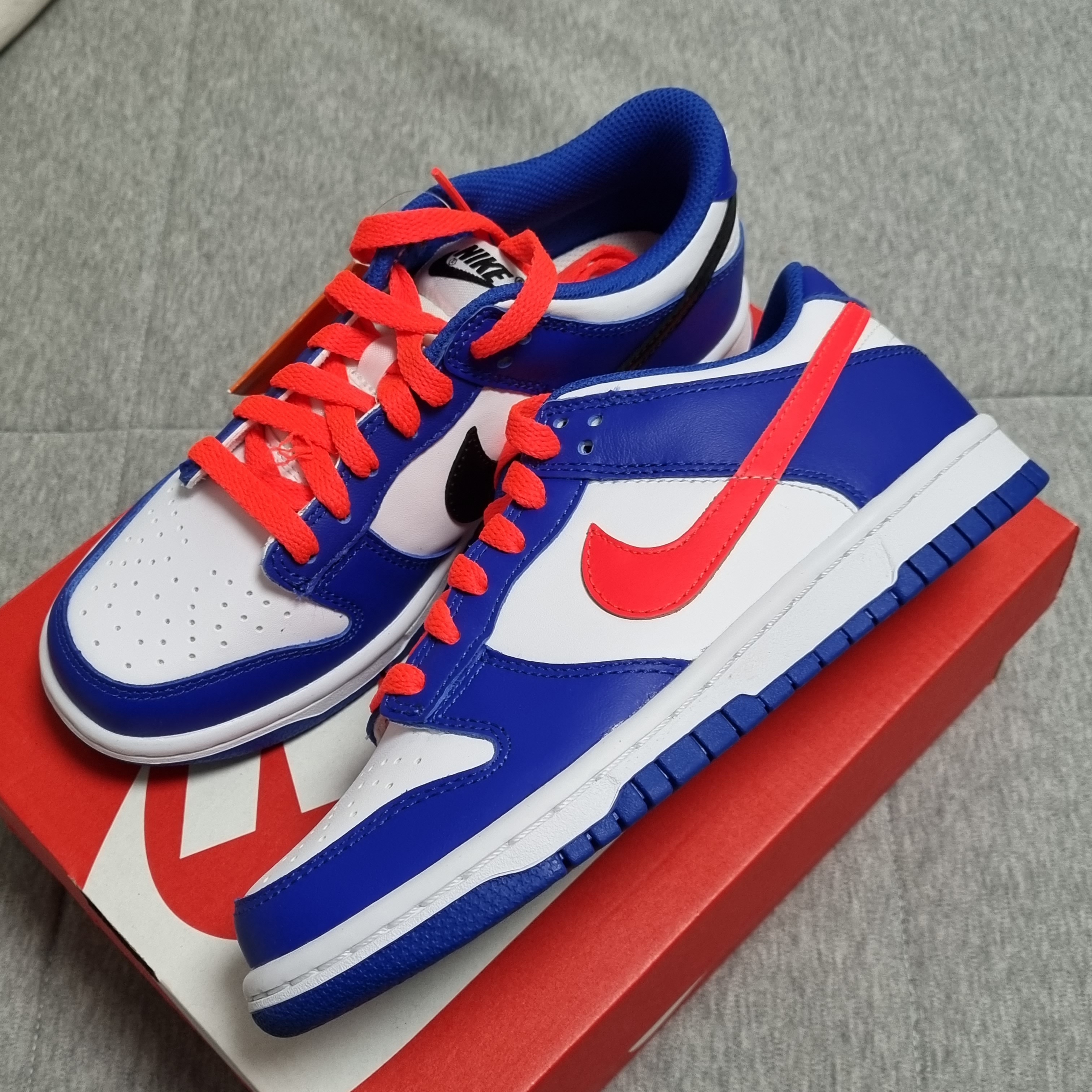 (GS) Nike Dunk Low Bright Crimson Game Royal 착용 스타일 - 3