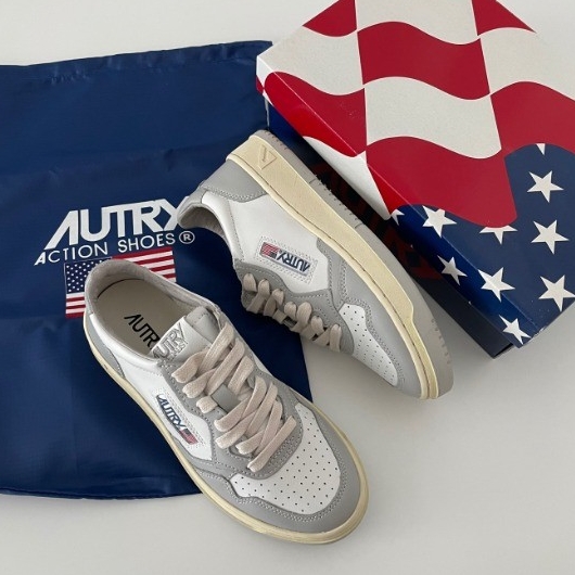Autry Medalist Low Leather Sneakers Grey White 착용 스타일