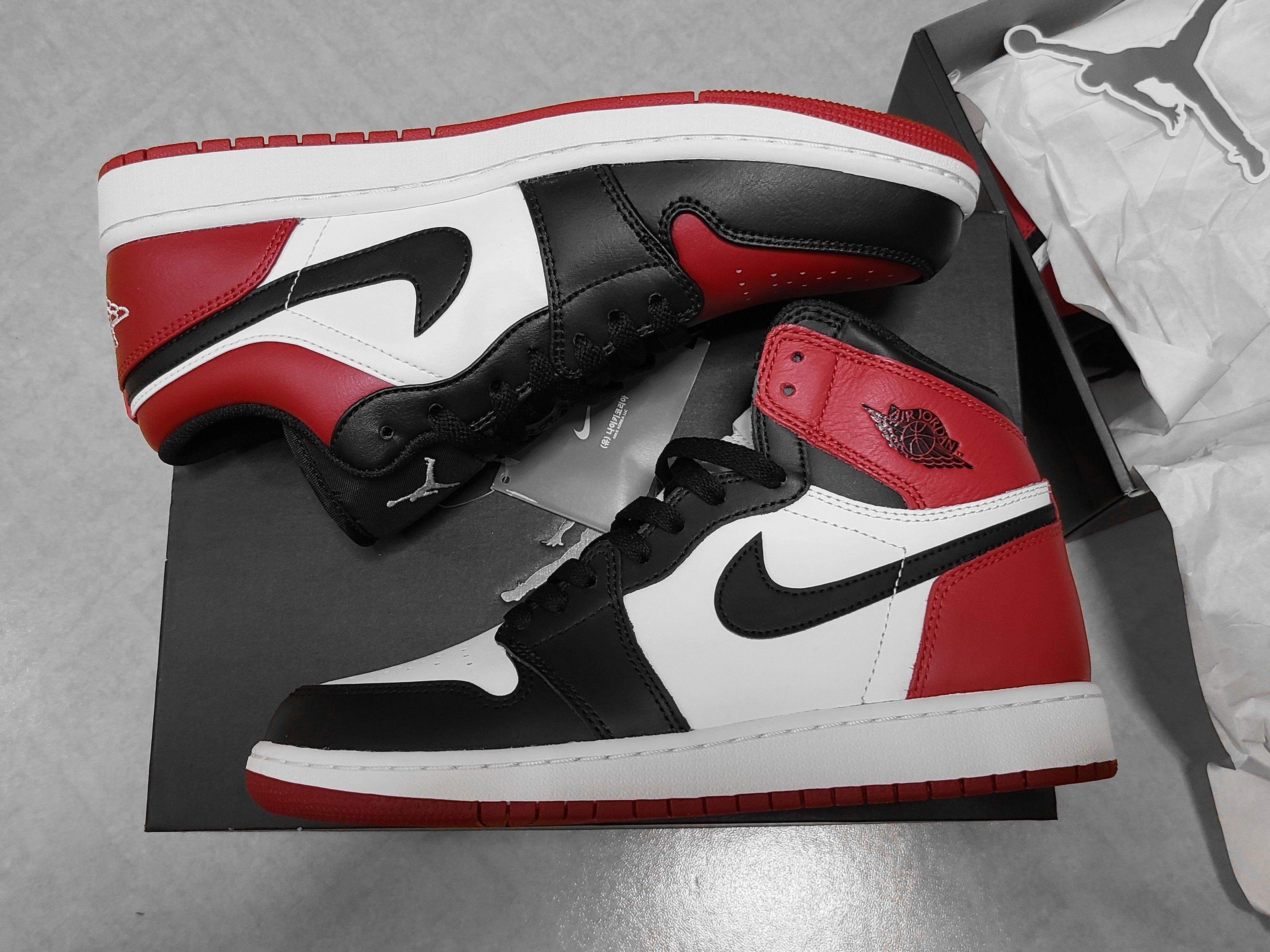 (GS) Jordan 1 Retro High OG Black Toe 2016, Jordan 1 Low Bred Toe 착용 스타일 - 1