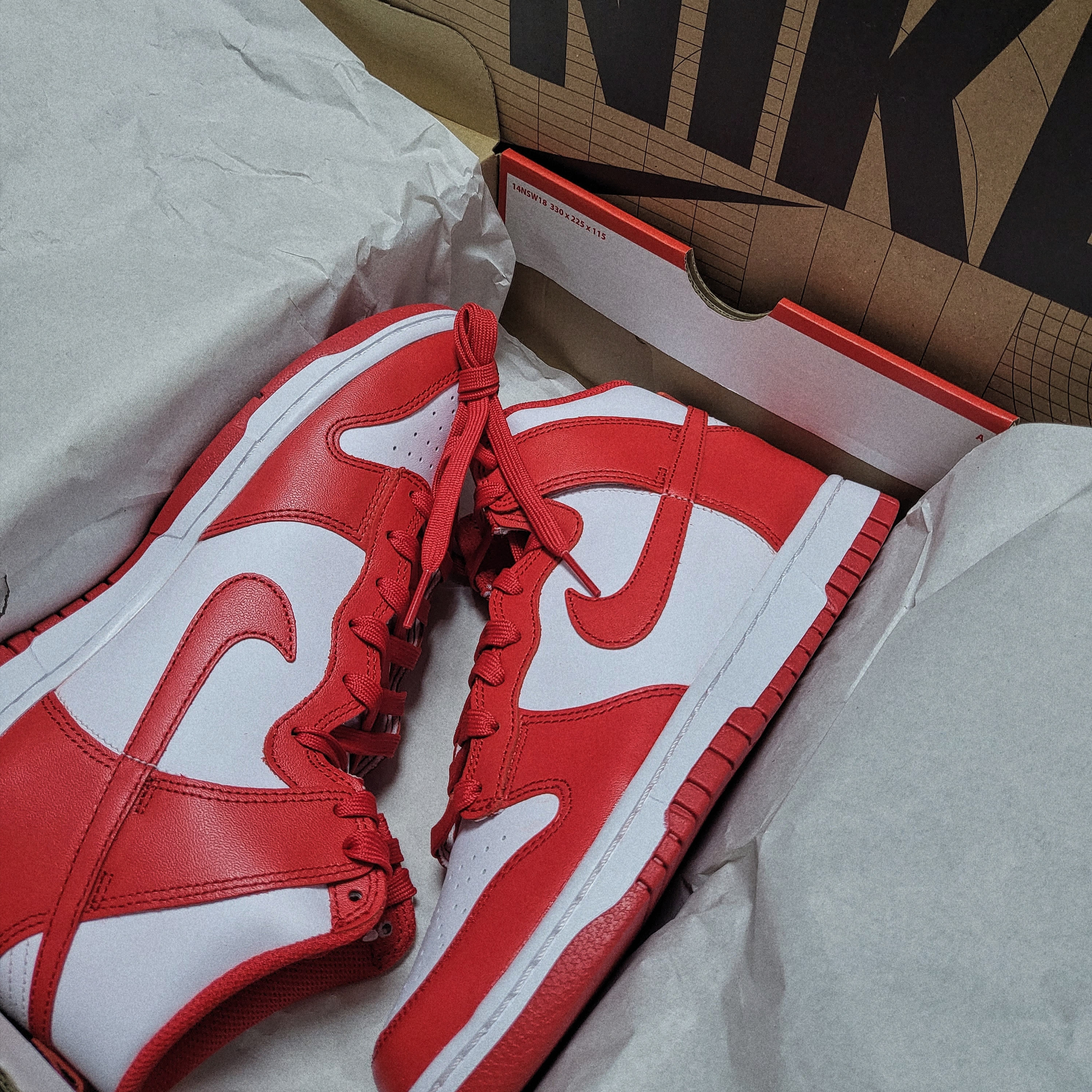 Nike Dunk High Retro Championship White and Red 착용 스타일