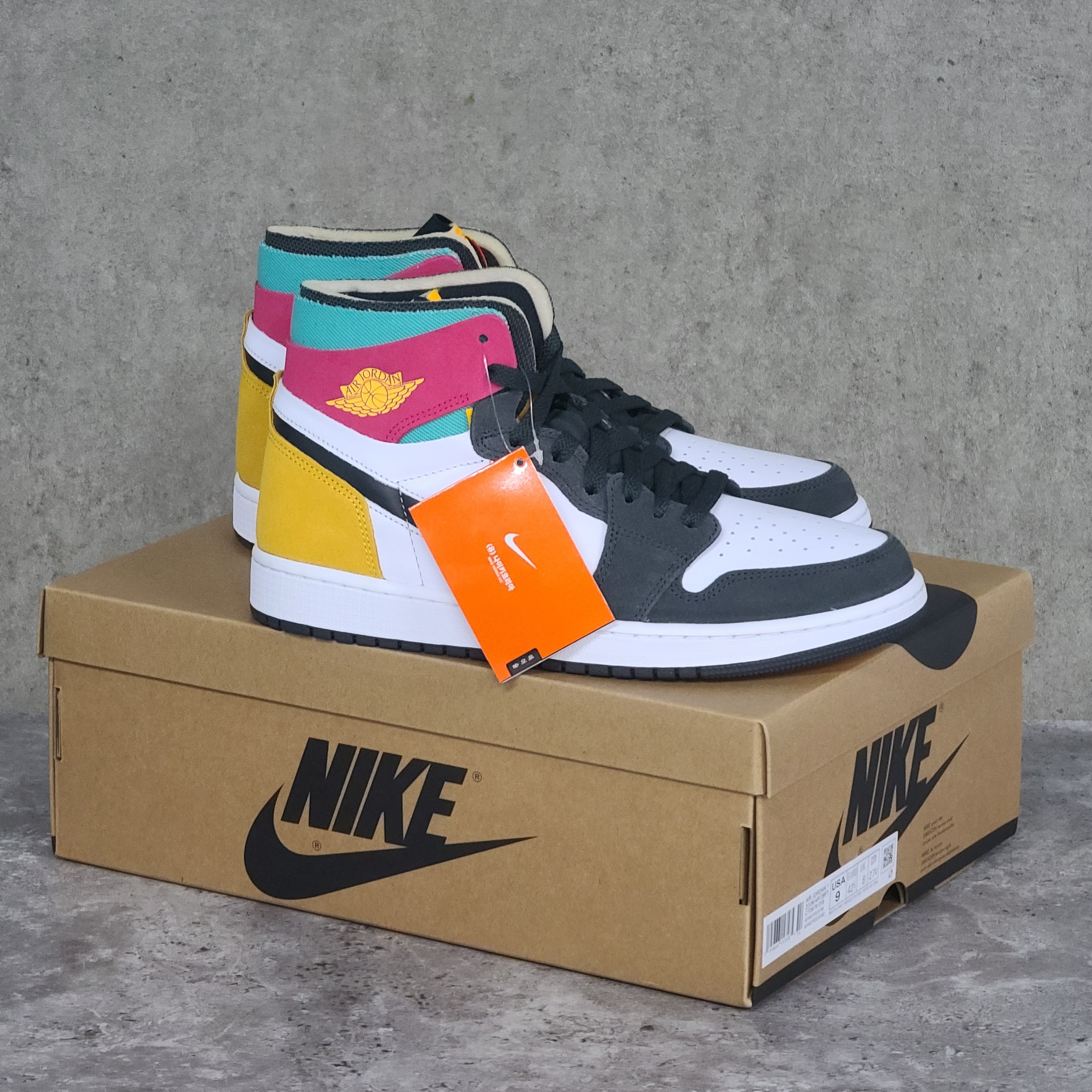 Jordan 1 Zoom Air CMFT Anthracite Pink Gold 착용 스타일 - 5