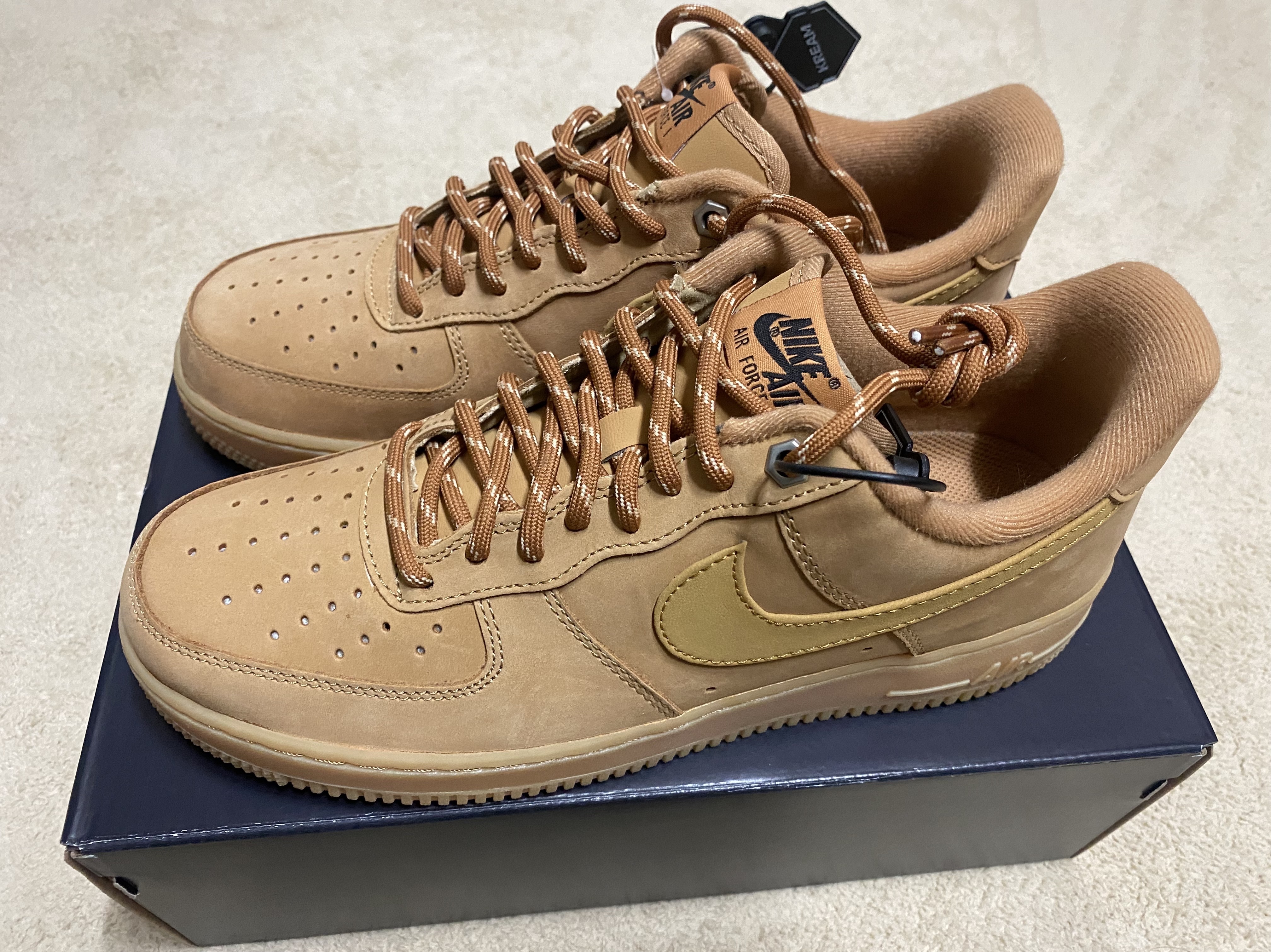 Nike Air Force 1 '07 WB Flax 착용 스타일