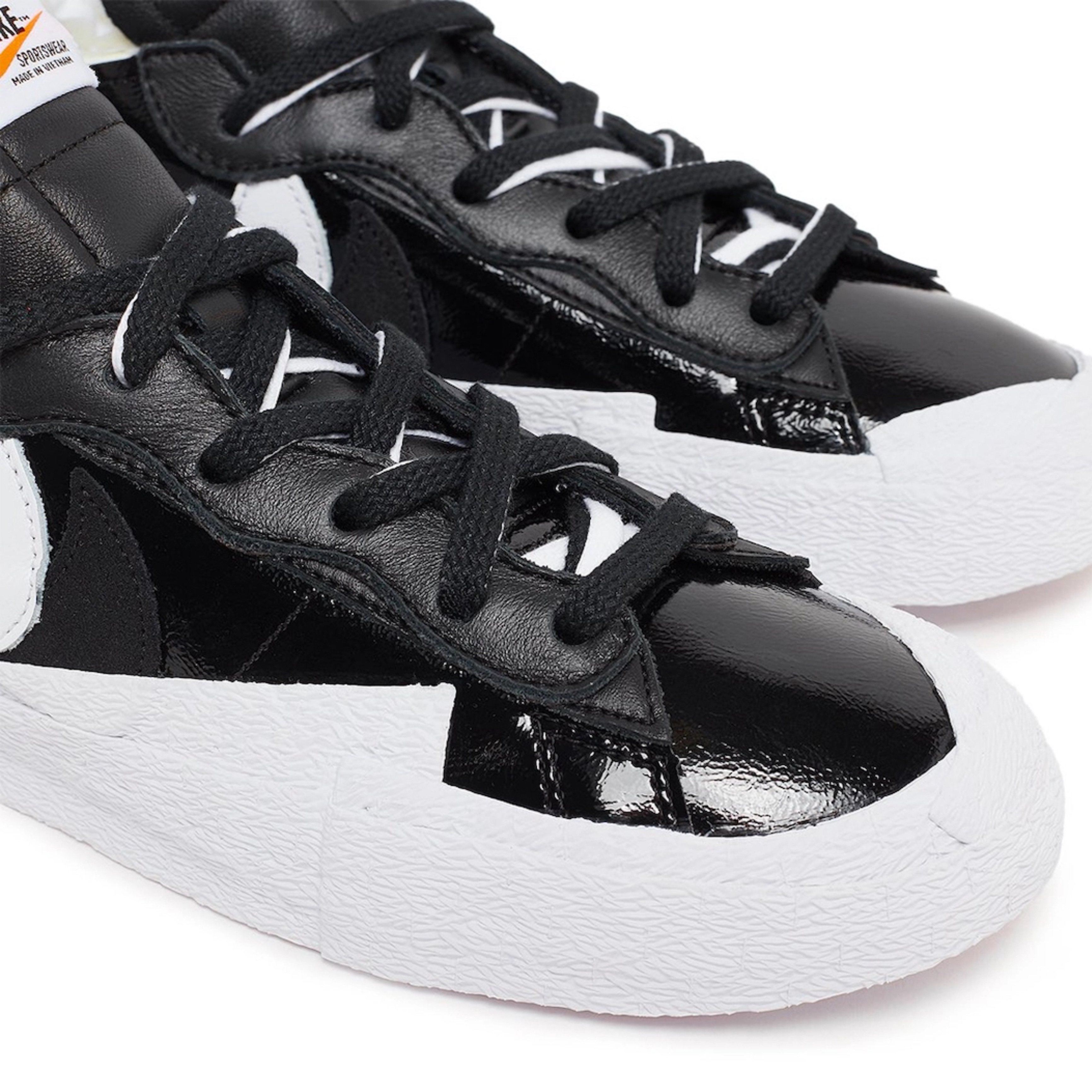Nike x Sacai Blazer Low Black Patent Leather 착용 스타일 - 4