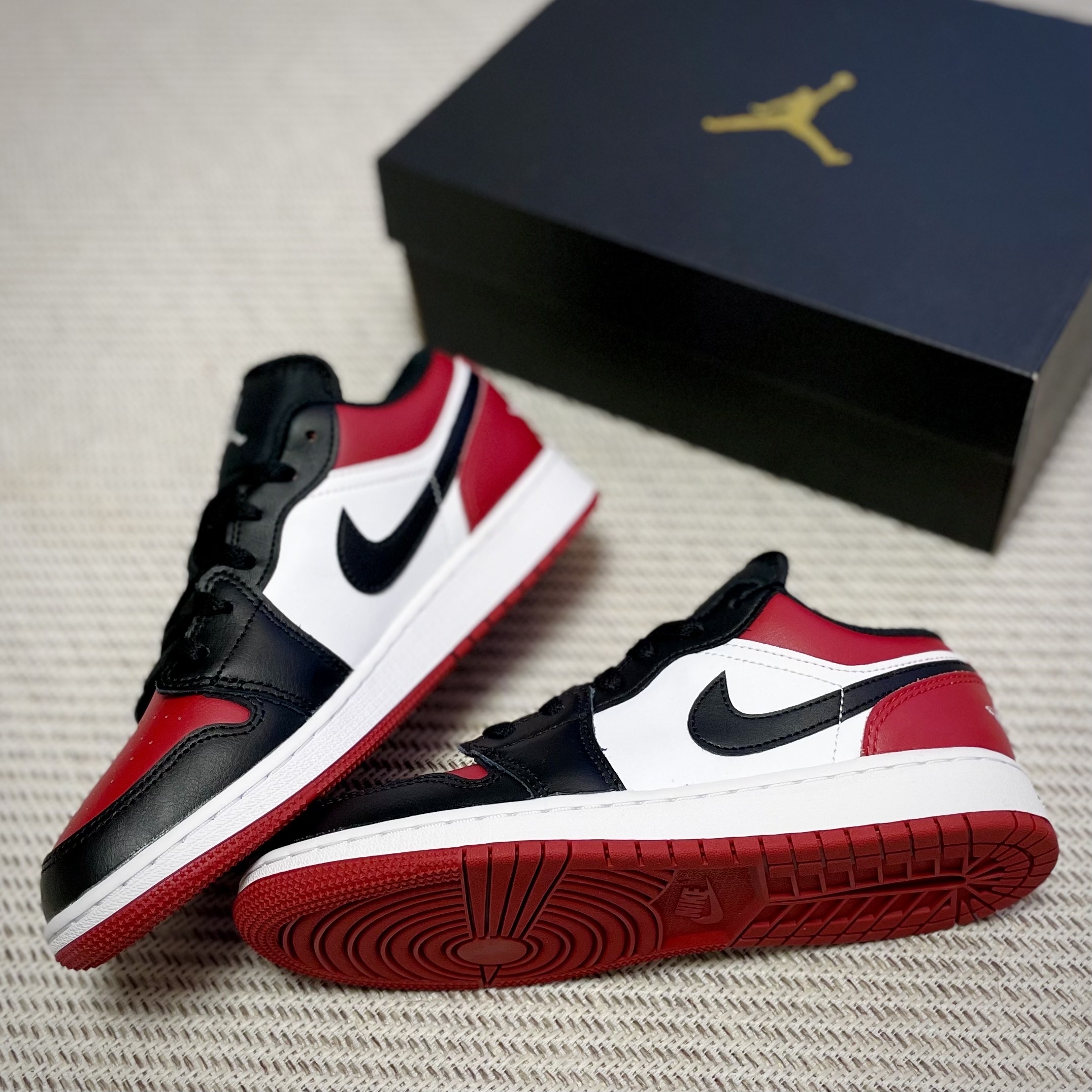 Jordan 1 Low Bred Toe, (GS) Jordan 1 Low Bred Toe 착용 스타일 - 3