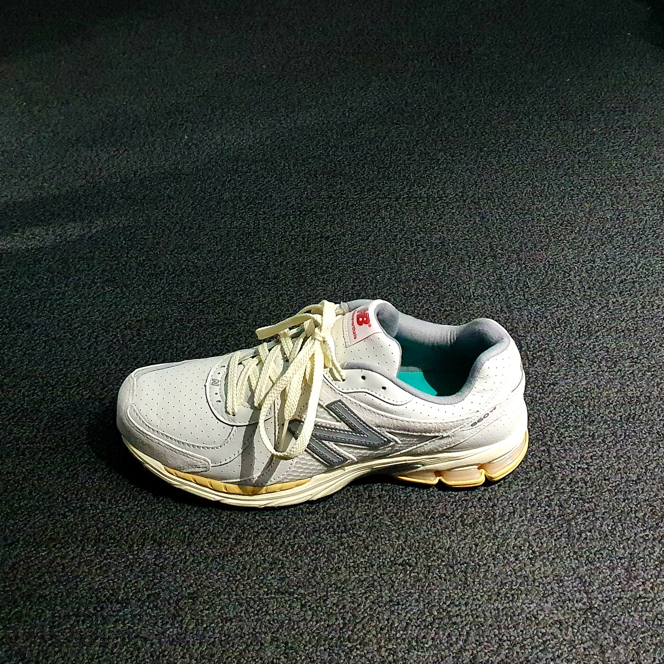 New Balance x Thisisneverthat 860v2 White 착용 스타일