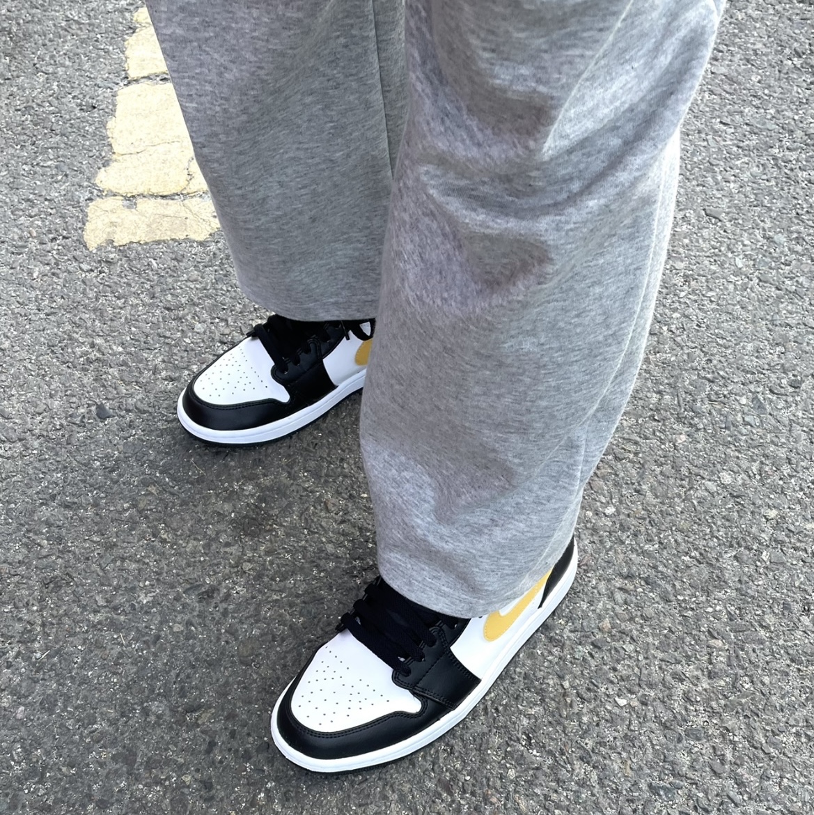 Jordan 1 Mid Pollen 착용 스타일 - 1