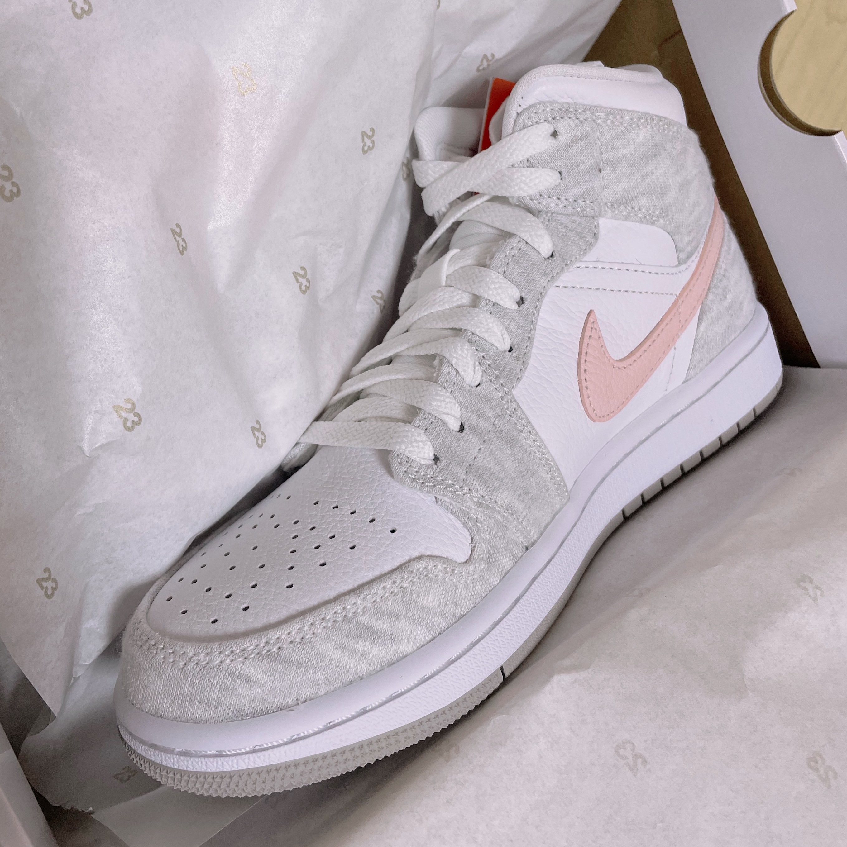 (W) Jordan 1 Mid SE Light Iron Ore 착용 스타일 - 2
