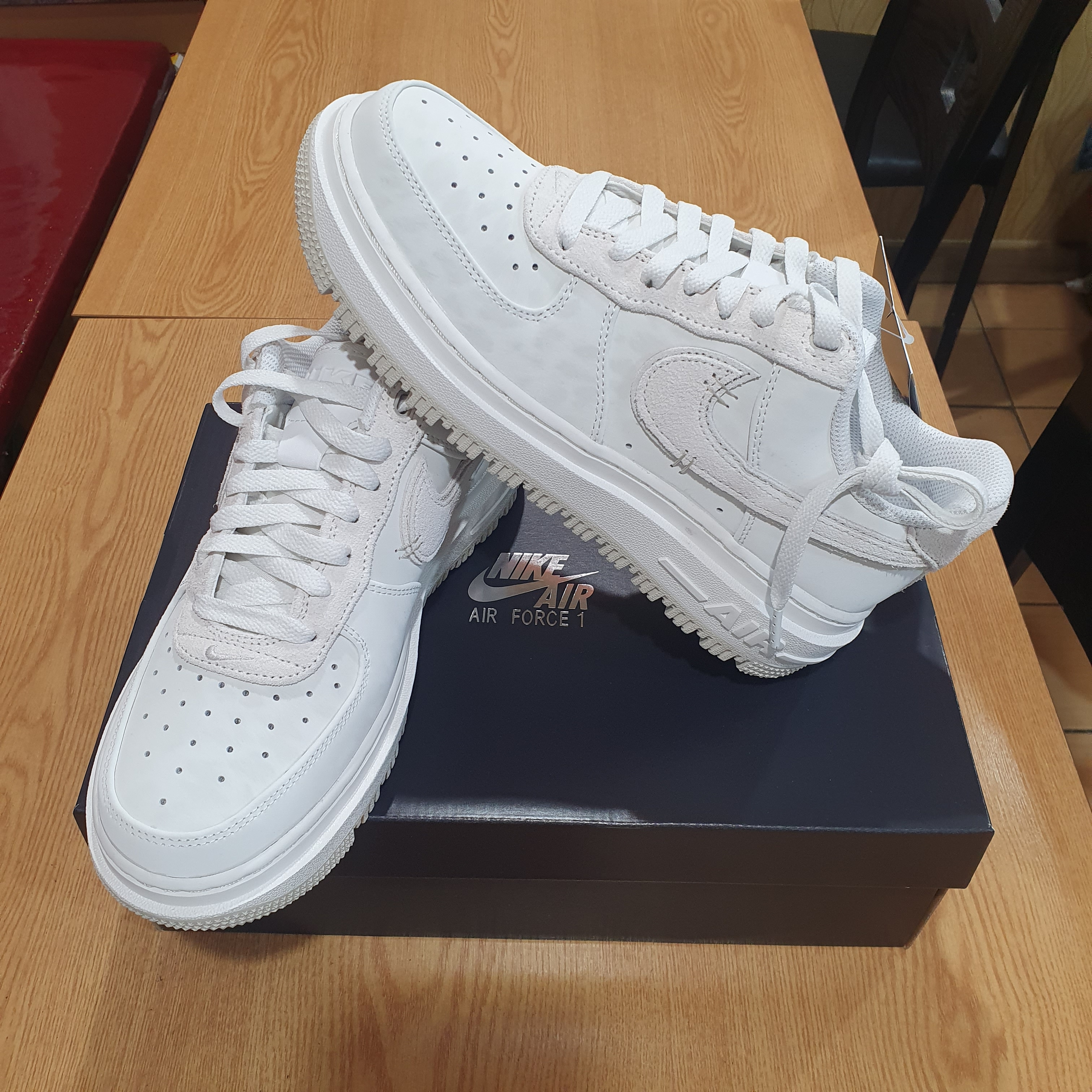 Nike Air Force 1 Luxe Summit White 착용 스타일 - 1