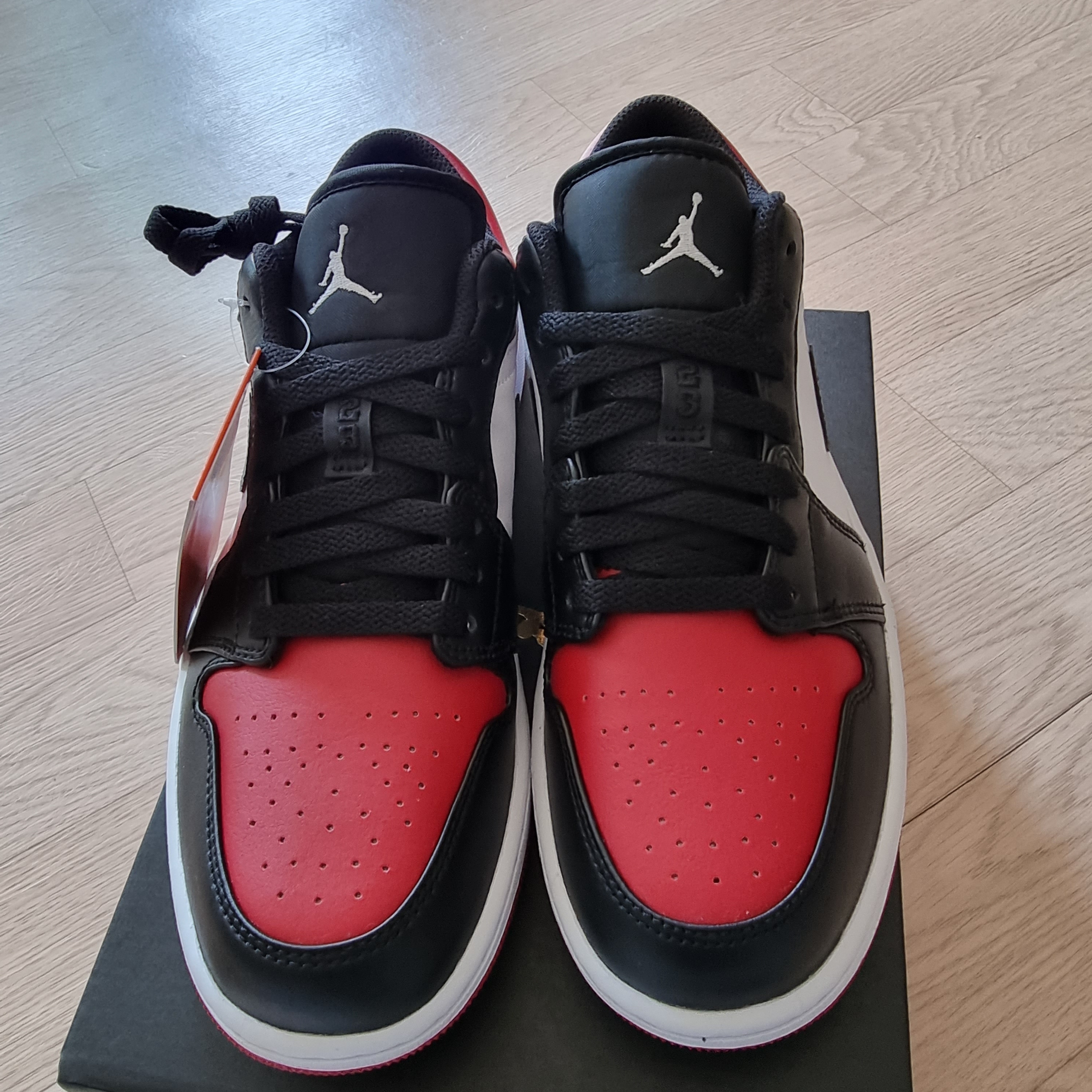 Jordan 1 Low Bred Toe 착용 스타일 - 5