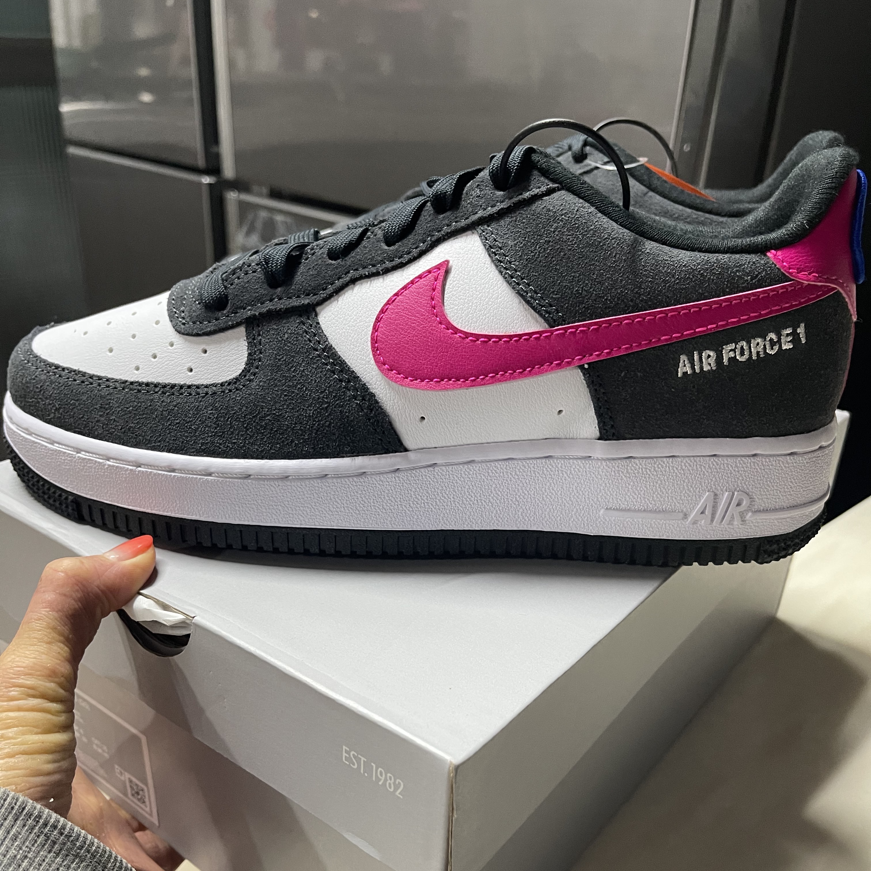 (GS) Nike Air Force 1 LV8 Athletic Club Black Pink Prime 착용 스타일