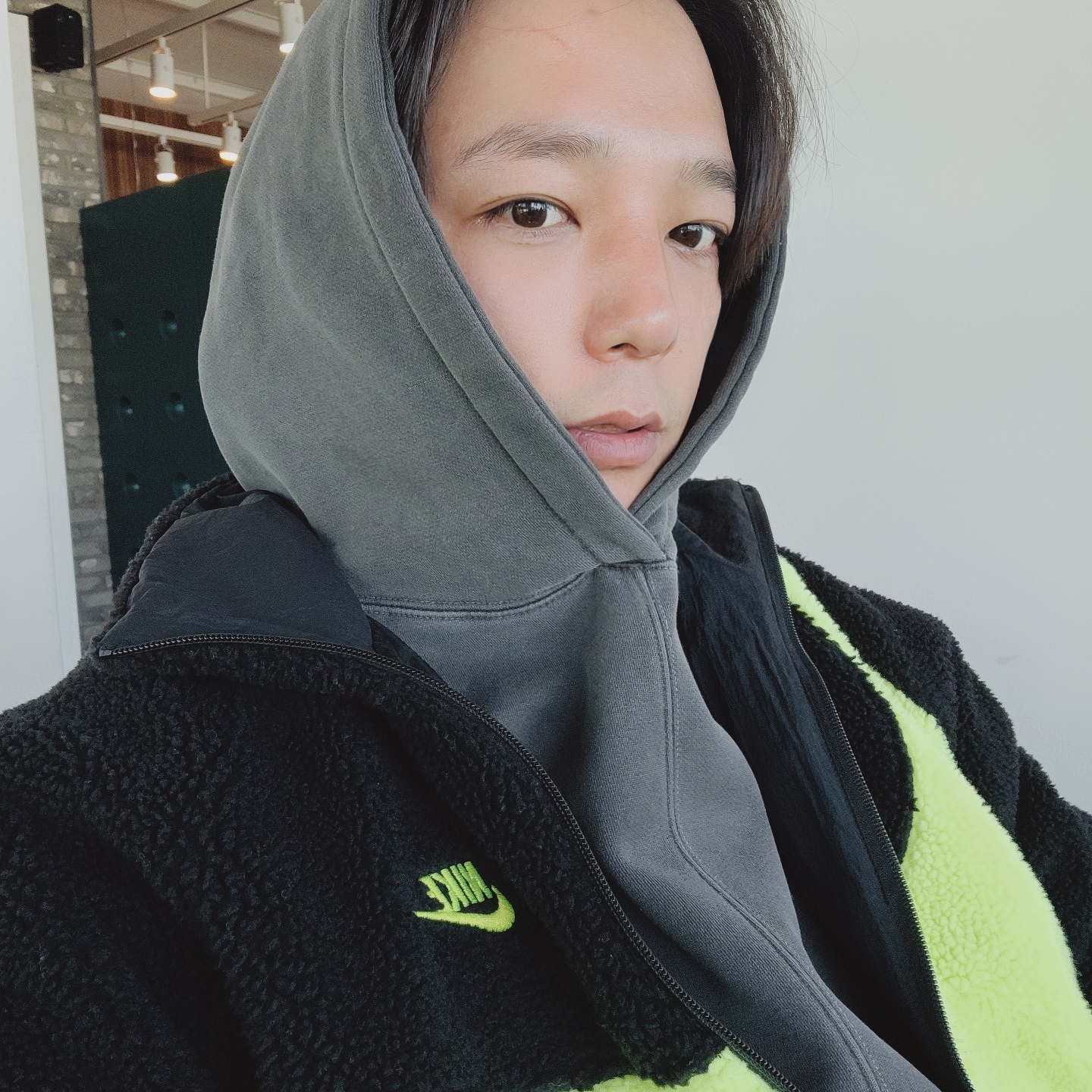 IAB Studio Blocked Pigment Hoodie Black, Nike Big Swoosh Full Zip Jacket Black Volt 착용 스타일 - 2