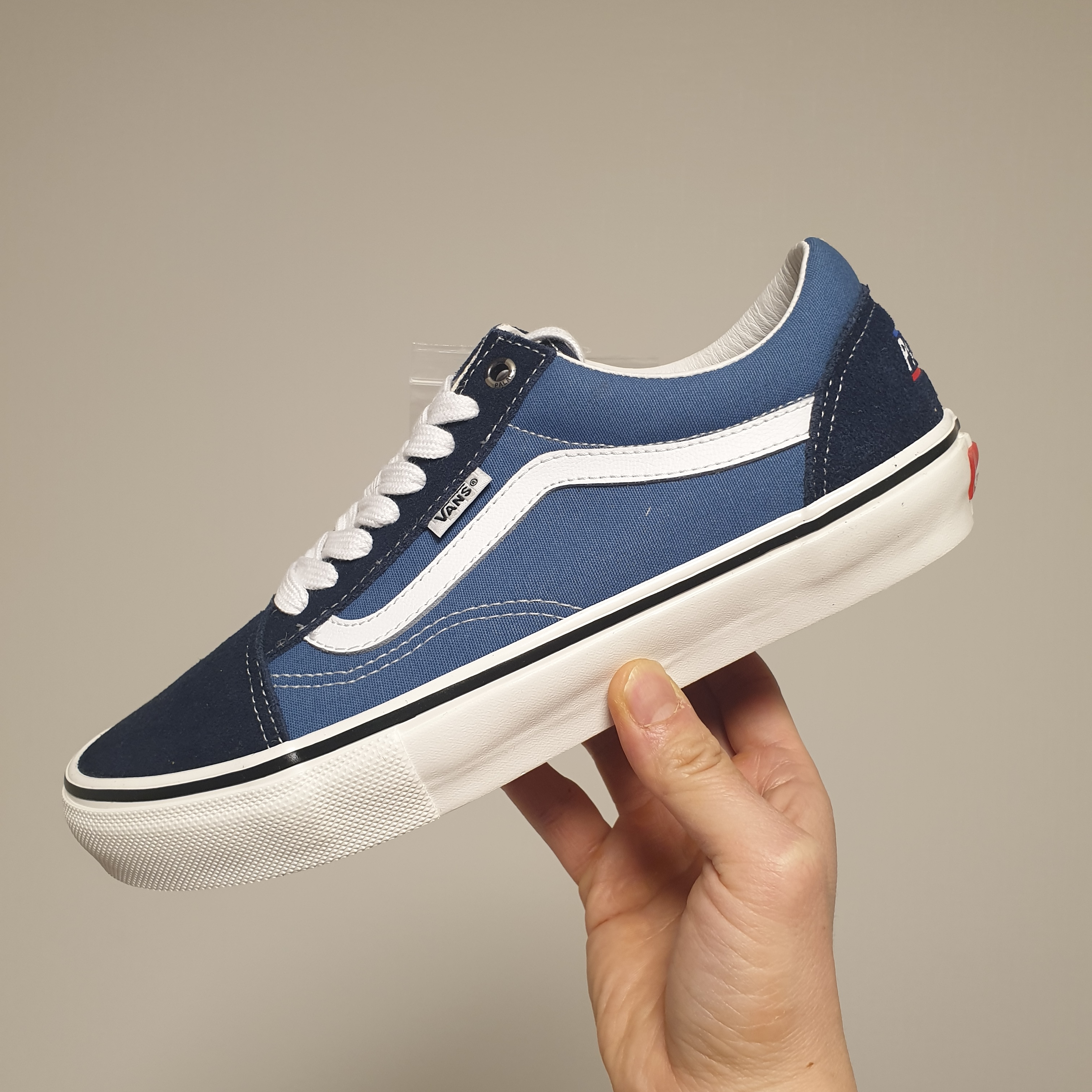 Vans x Palace Skate Old Skool Navy White 착용 스타일 - 1