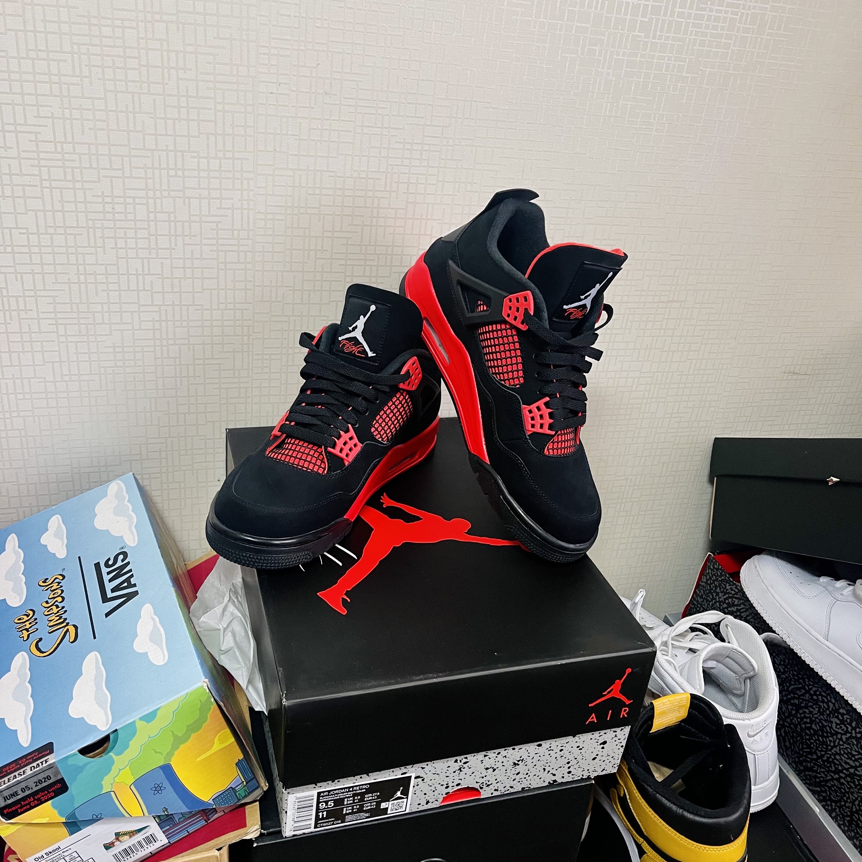 Jordan 4 Retro Crimson, Jordan 1 Retro High OG Pollen 착용 스타일 - 1