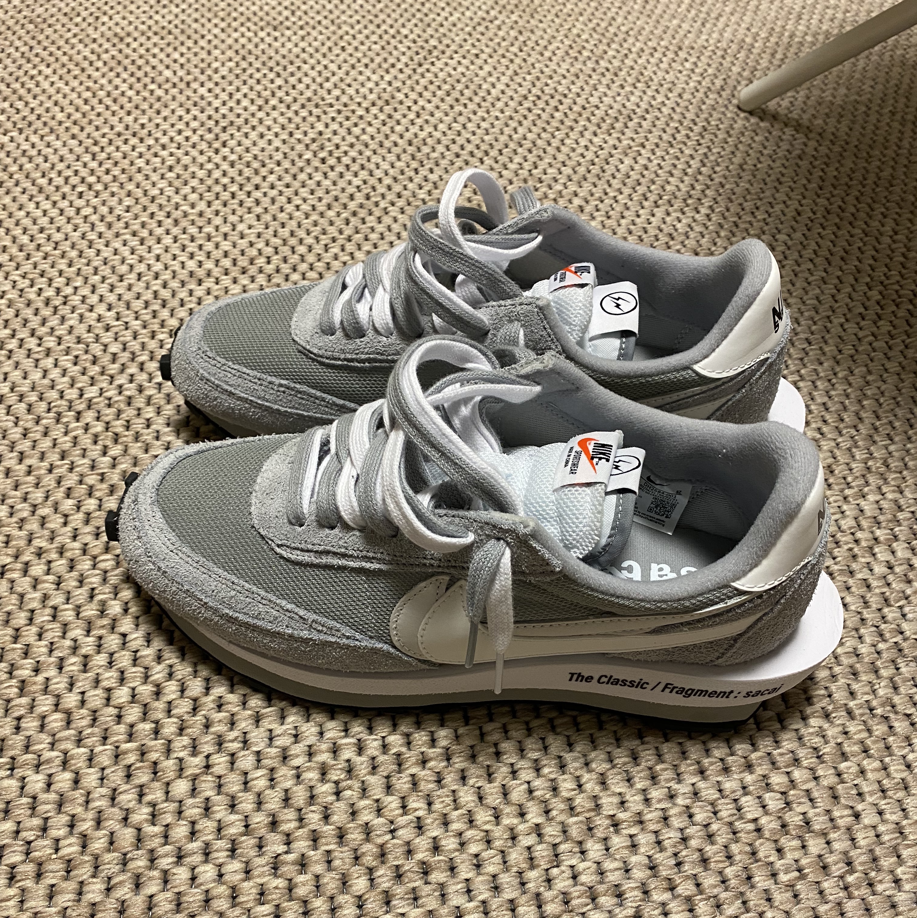 Nike x Sacai x Fragment LDWaffle Light Smoke Grey 착용 스타일 - 1