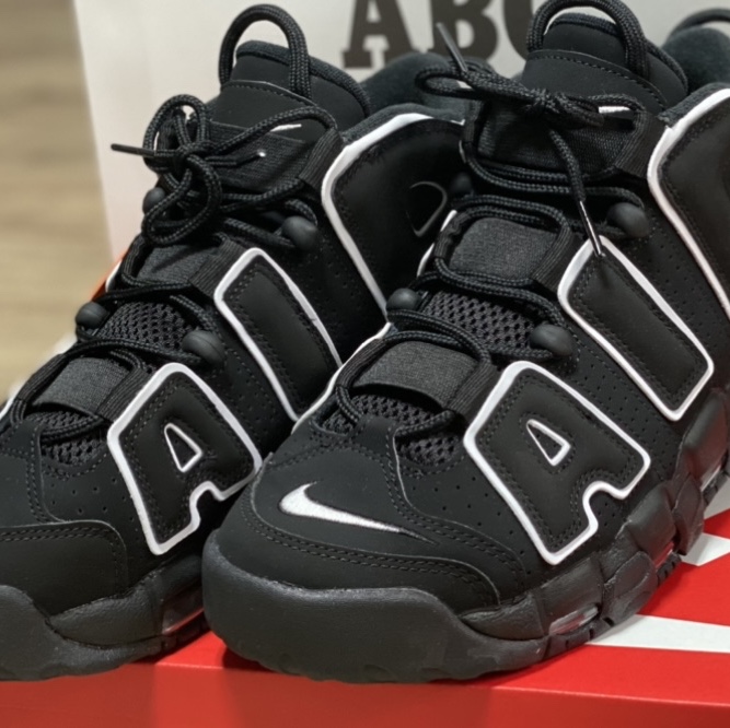 Nike Air More Uptempo Black White 2020 착용 스타일 - 3