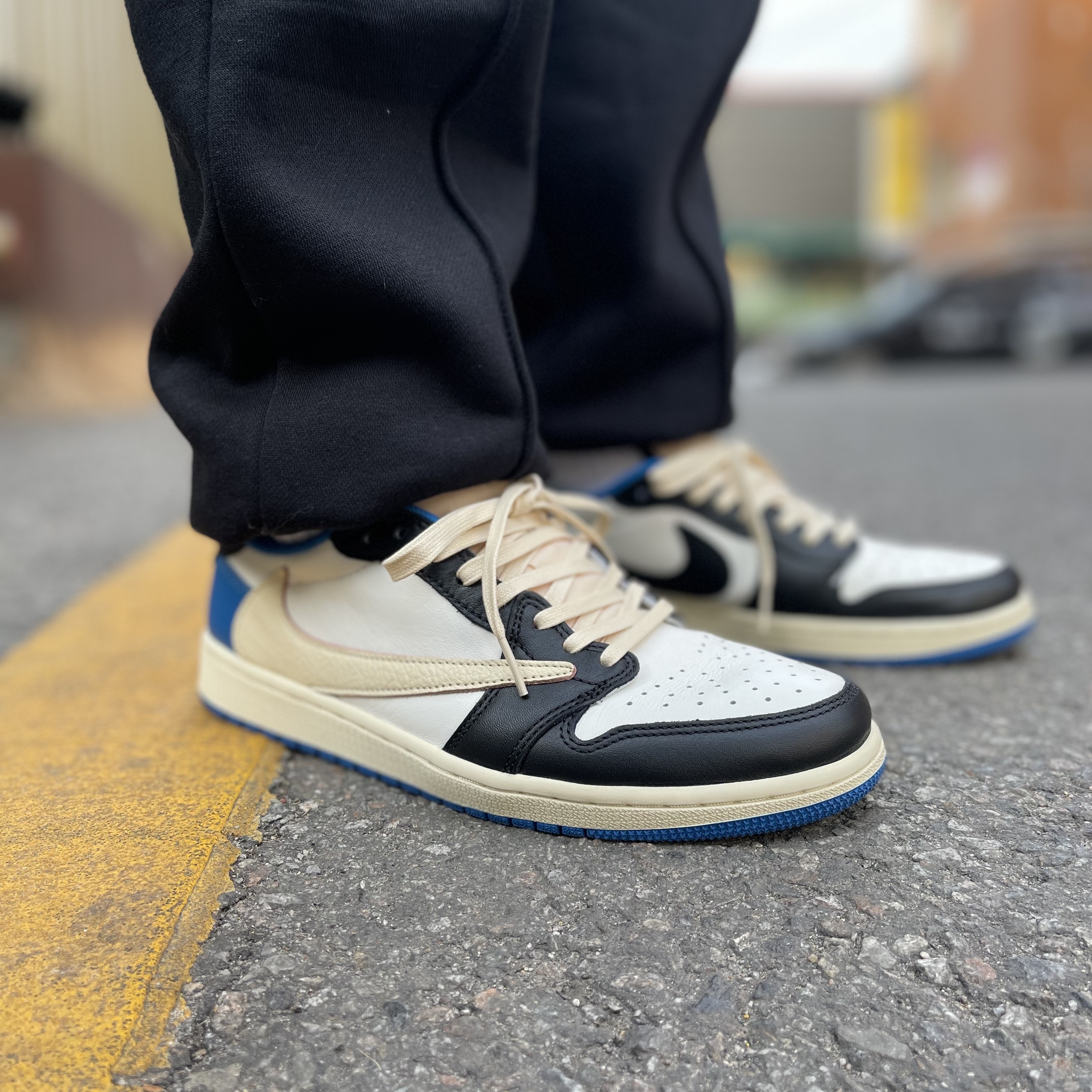 Jordan 1 x Travis Scott x Fragment Retro Low OG SP Military Blue 착용 스타일
