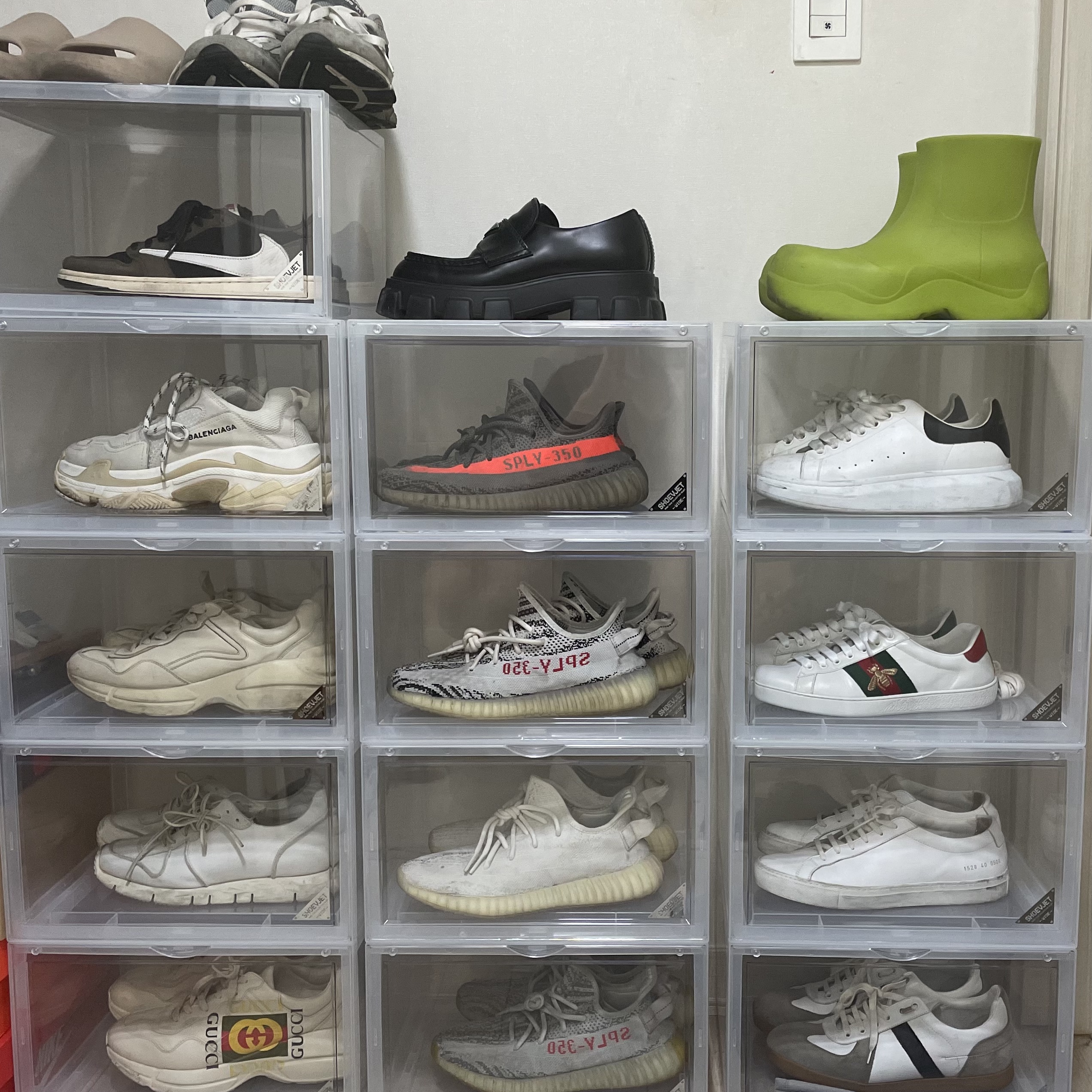 Jordan 1 x Travis Scott Retro Low OG SP Mocha, Balenciaga Triple S White 2018 착용 스타일