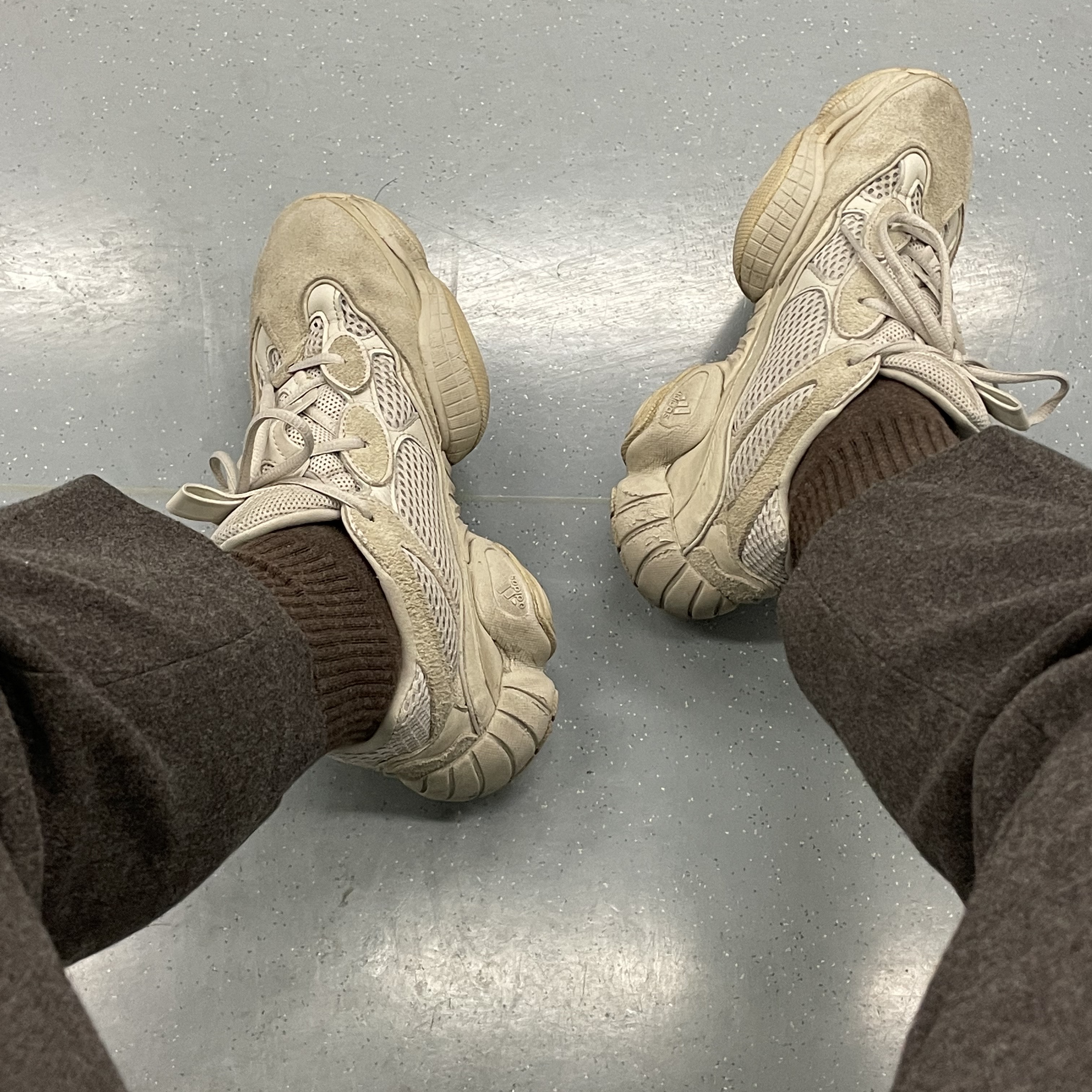 Adidas Yeezy 500 Blush 2018 착용 스타일