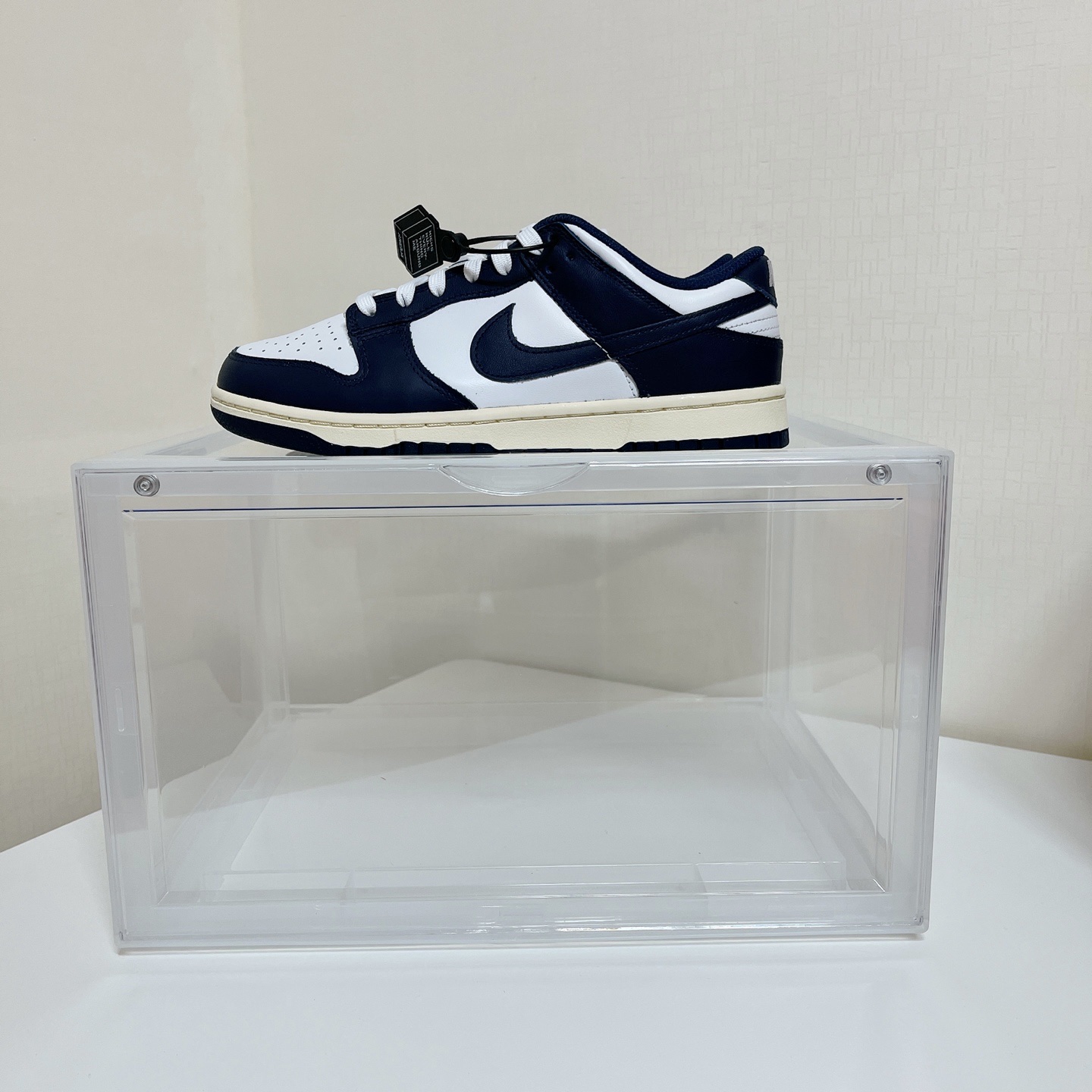(W) Nike Dunk Low Vintage Midnight Navy 착용 스타일 - 2