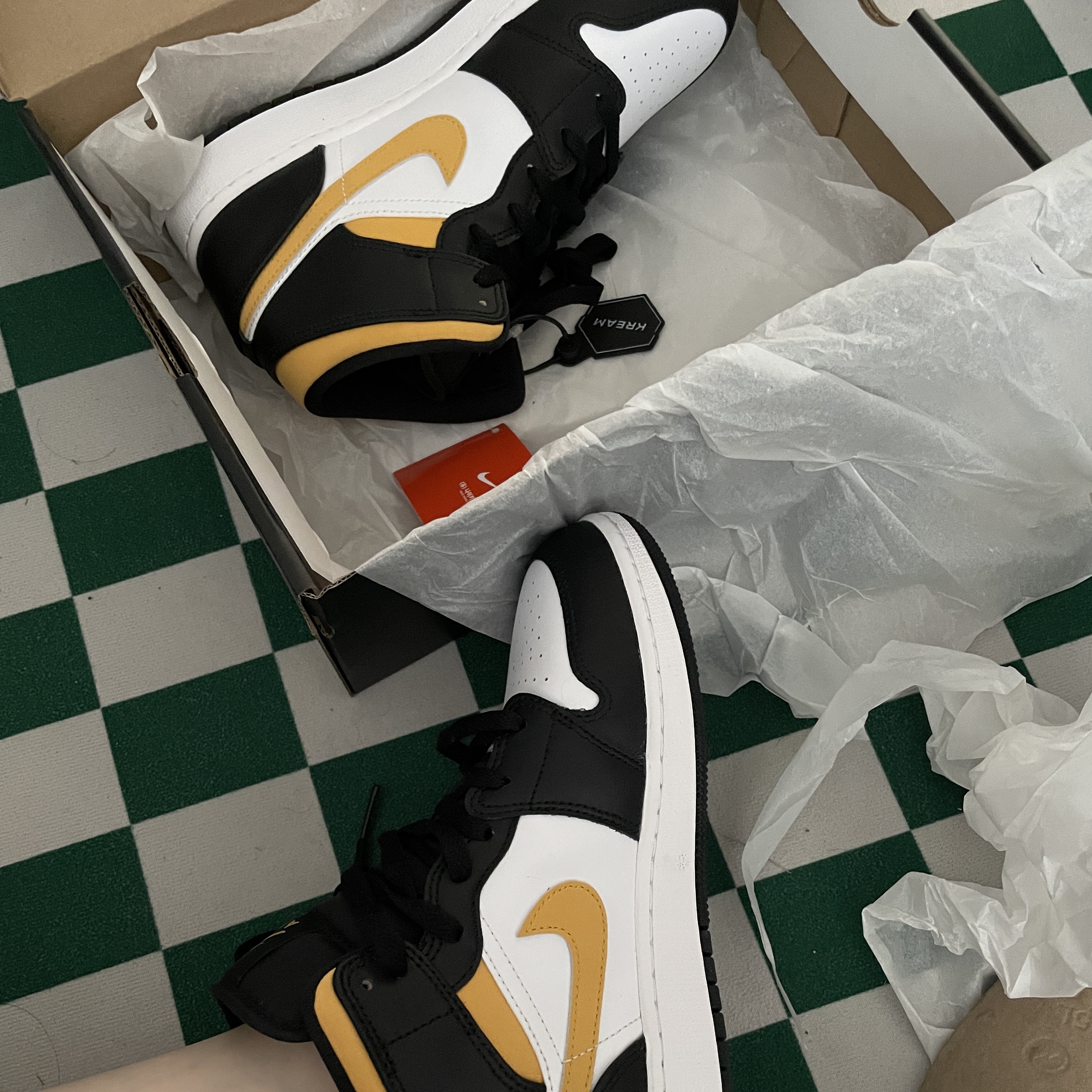 (GS) Jordan 1 Mid Pollen 착용 스타일 - 3