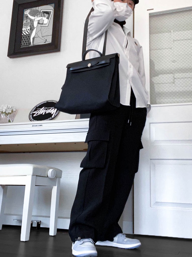 Hermes Herbag Zip 31 Bag Retourne & Gold Noir, Hermes Herbag Zip 31 Bag Military Canvas Hunter Cowhide & Palladium Noir 착용 스타일