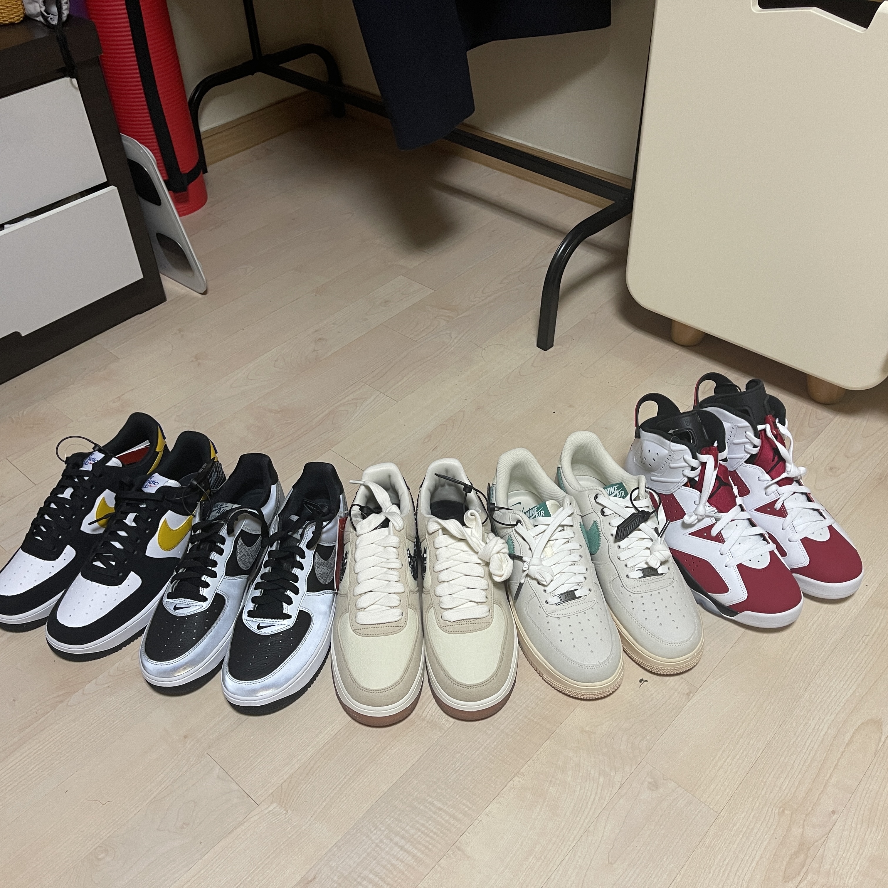 Jordan 6 Retro Carmine 2021, Nike Air Force 1 Low Test of Time 착용 스타일