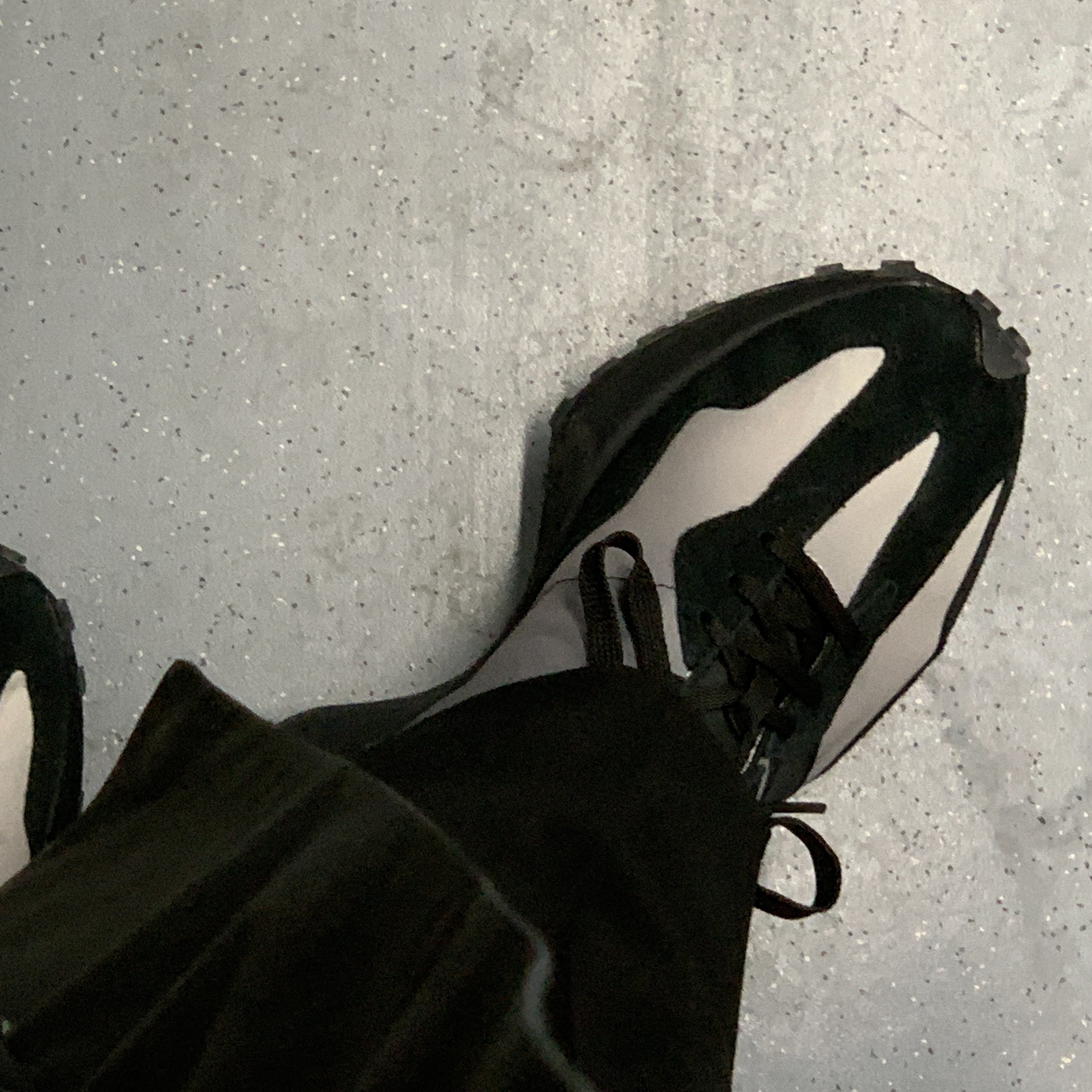 New Balance 327 Black Summer Fog 착용 스타일
