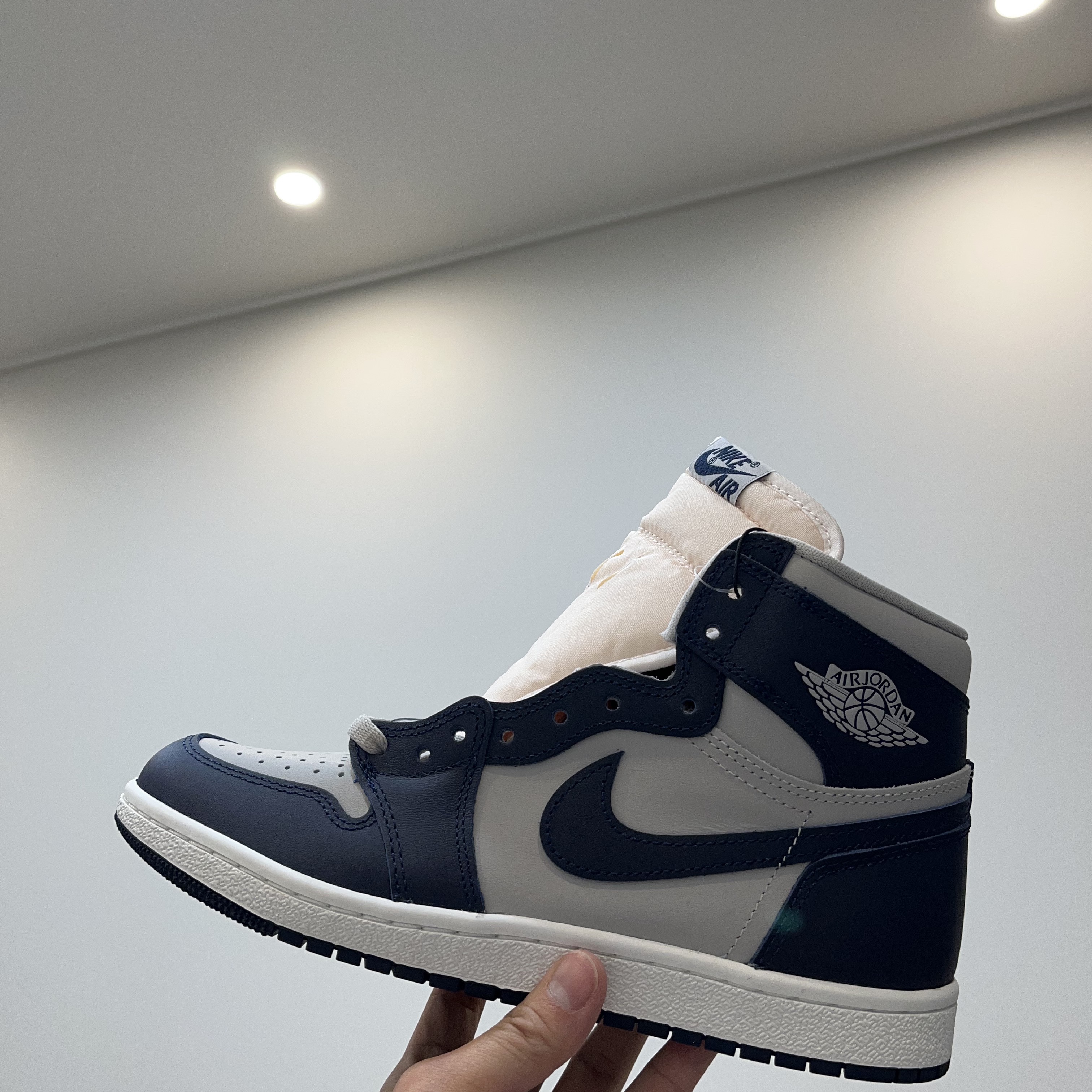 Jordan 1 High 85 College Navy, Jordan 1 Retro High OG Hyper Royal 착용 스타일 - 4
