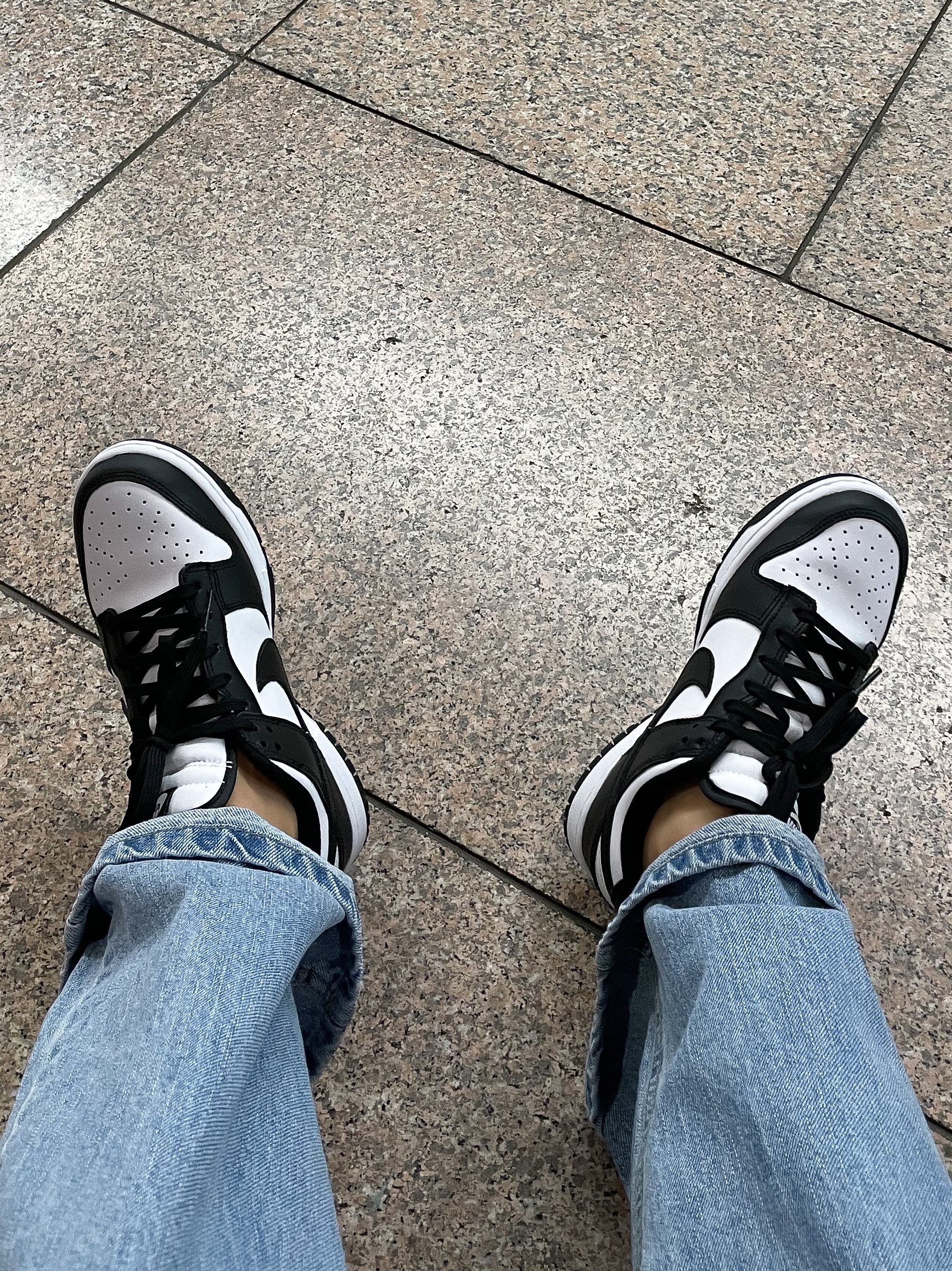 Prada Re-Edition 2005 Re-Nylon Shoulder Bag Black, Nike Dunk Low Retro Black 착용 스타일 - 4