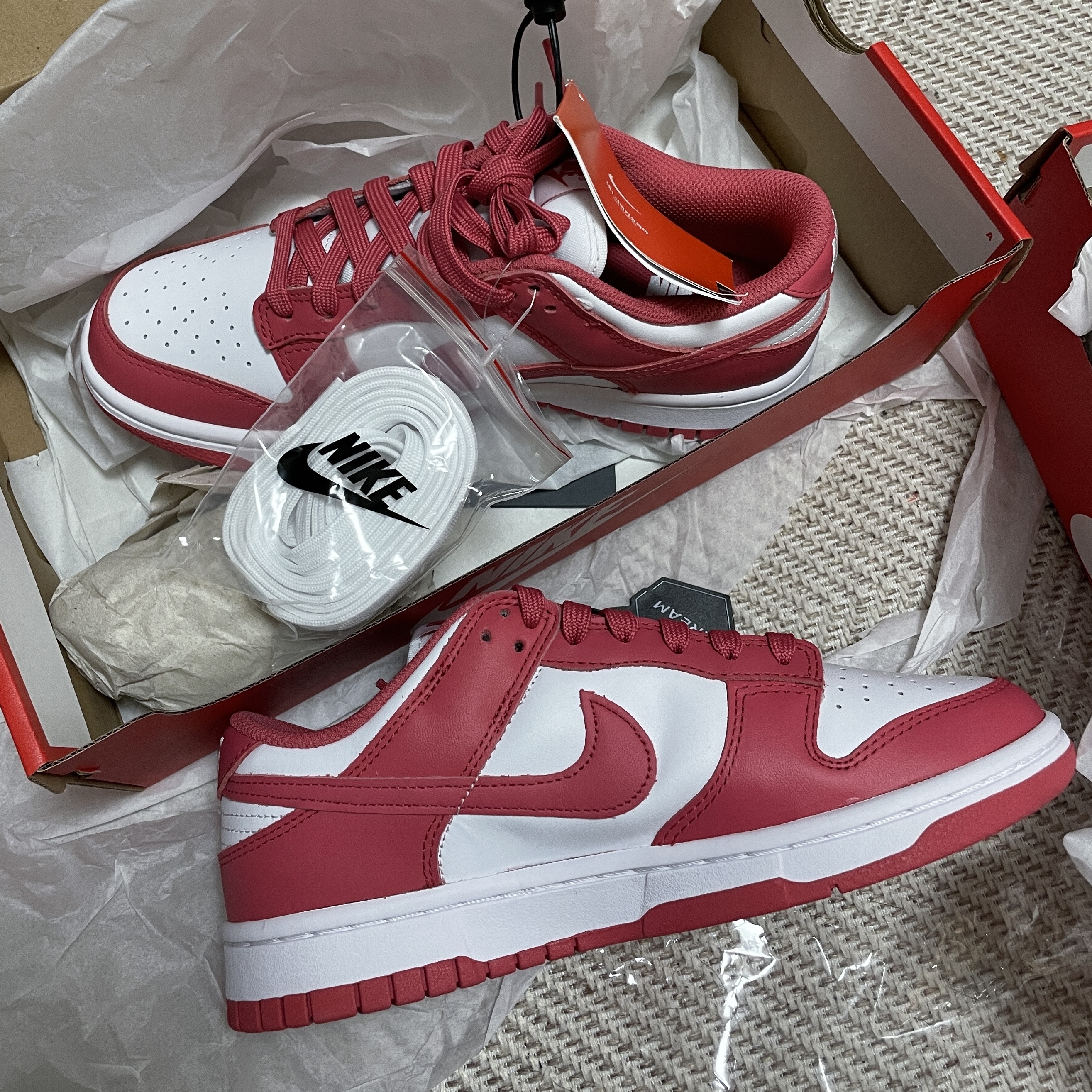 (W) Nike Dunk Low Archeo Pink 착용 스타일 - 1