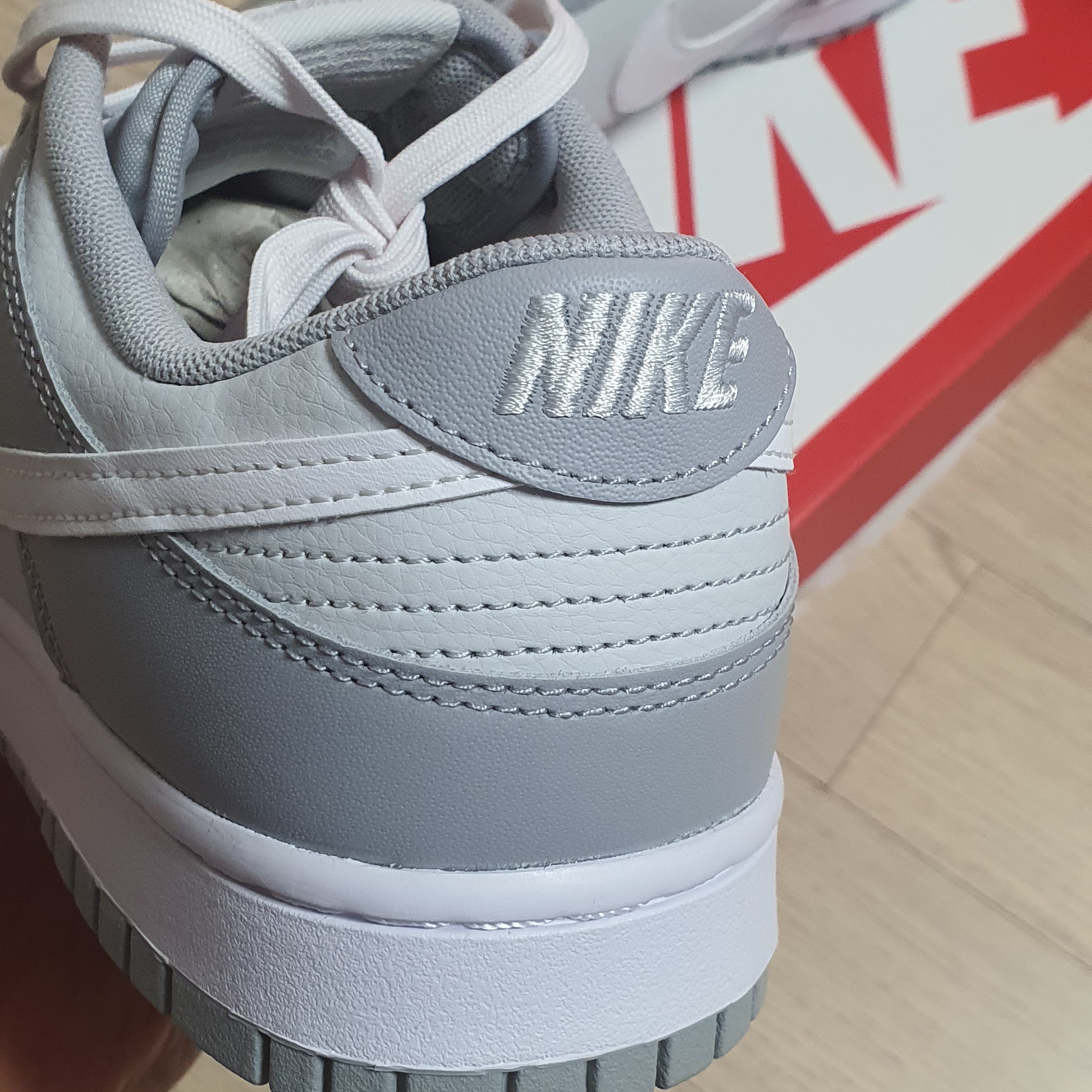 Nike Dunk Low Retro Wolf Grey 착용 스타일 - 2
