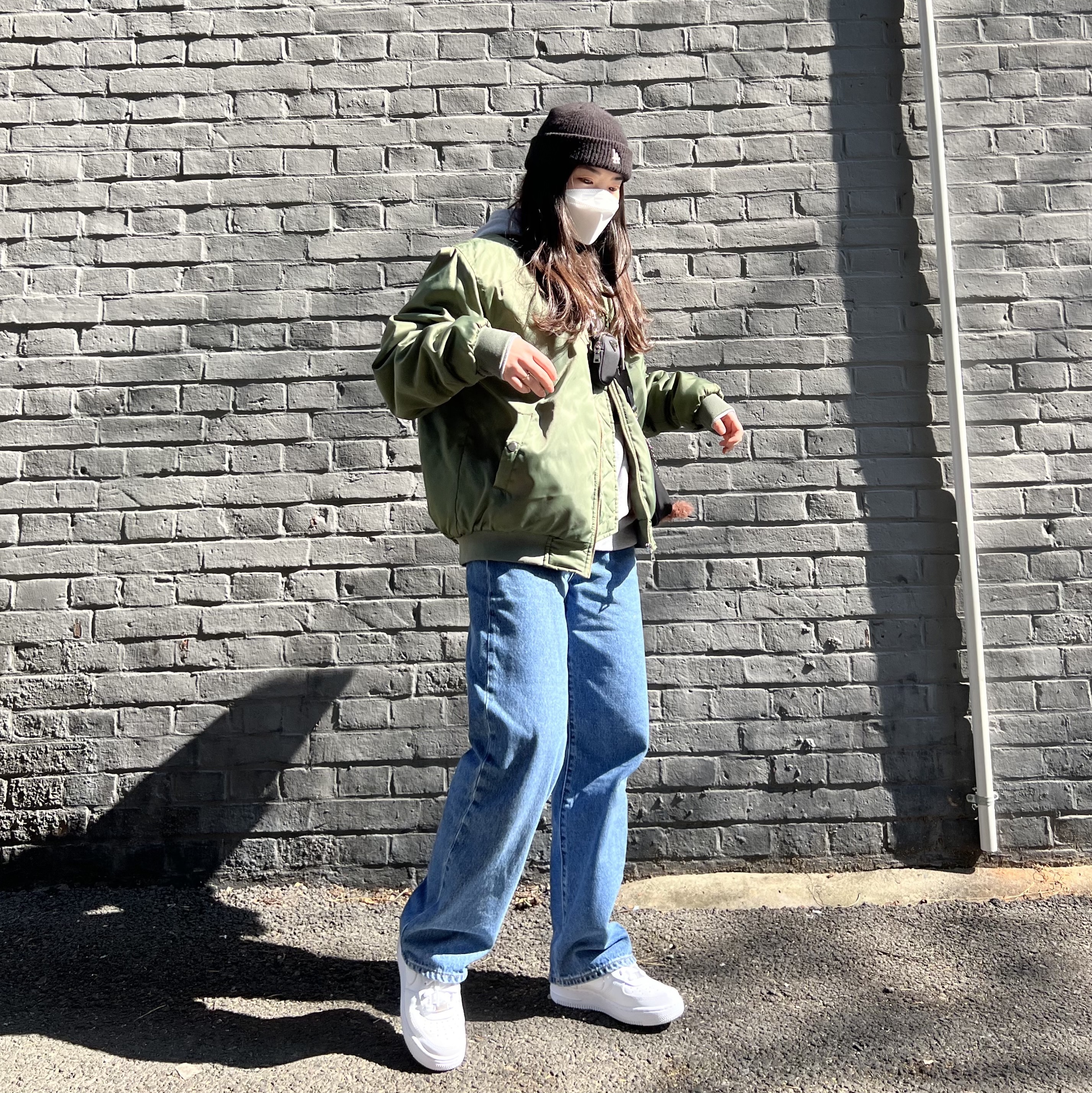 Prada Re-Edition 2005 Re-Nylon Shoulder Bag Black, (W) Nike Air Force 1 '07 Low White 착용 스타일 - 1