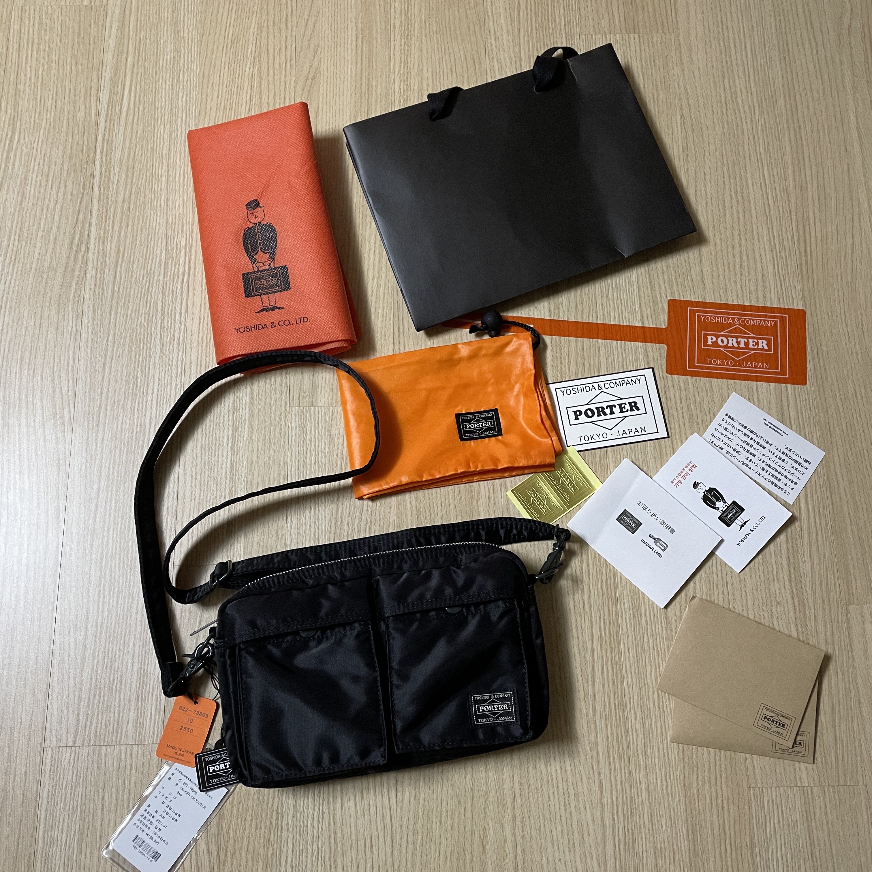 Porter Tanker Shoulder Bag Black 착용 스타일 - 1