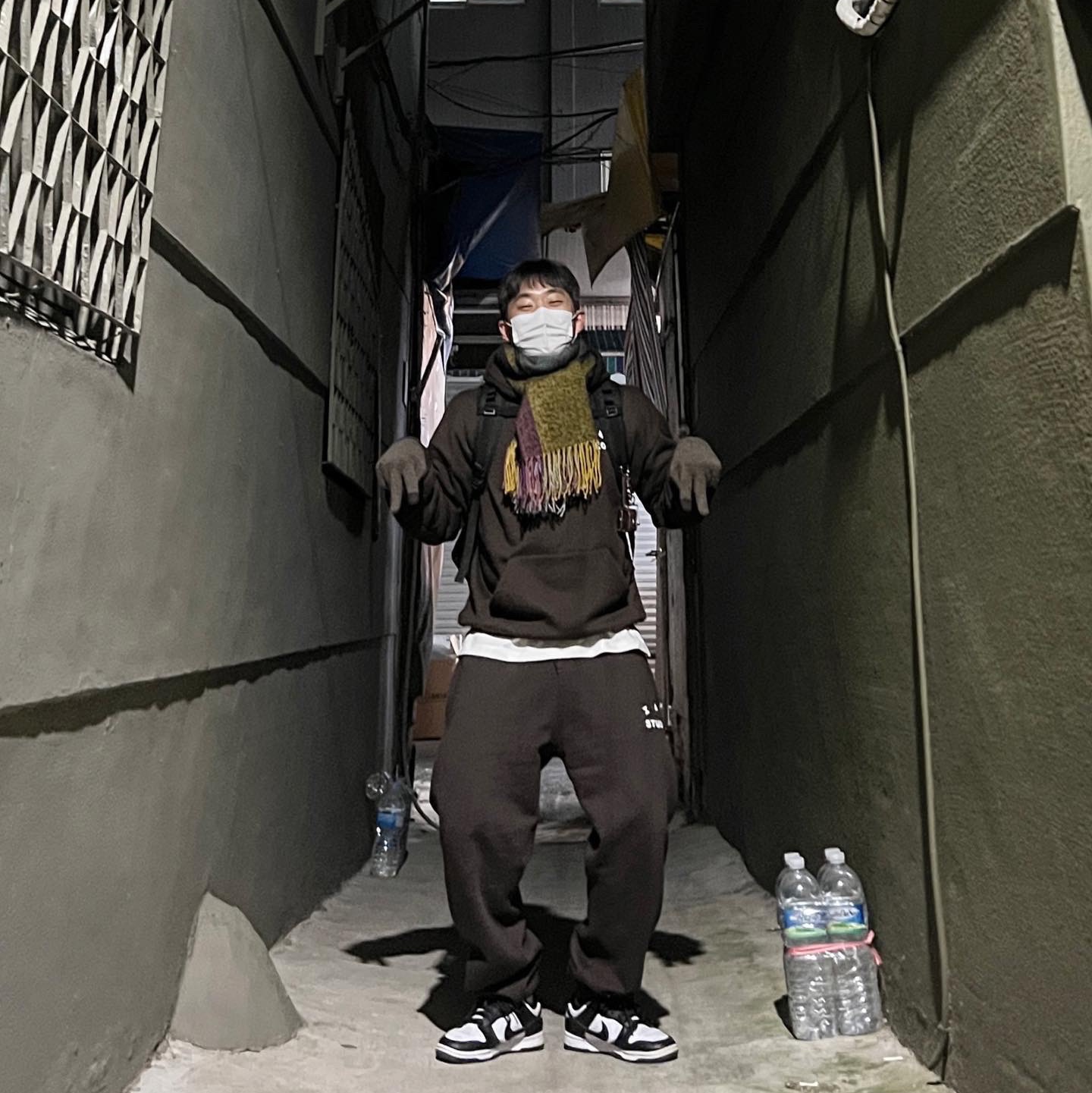IAB Studio Hoodie Brown, IAB Studio Sweatpants Brown 착용 스타일 - 1