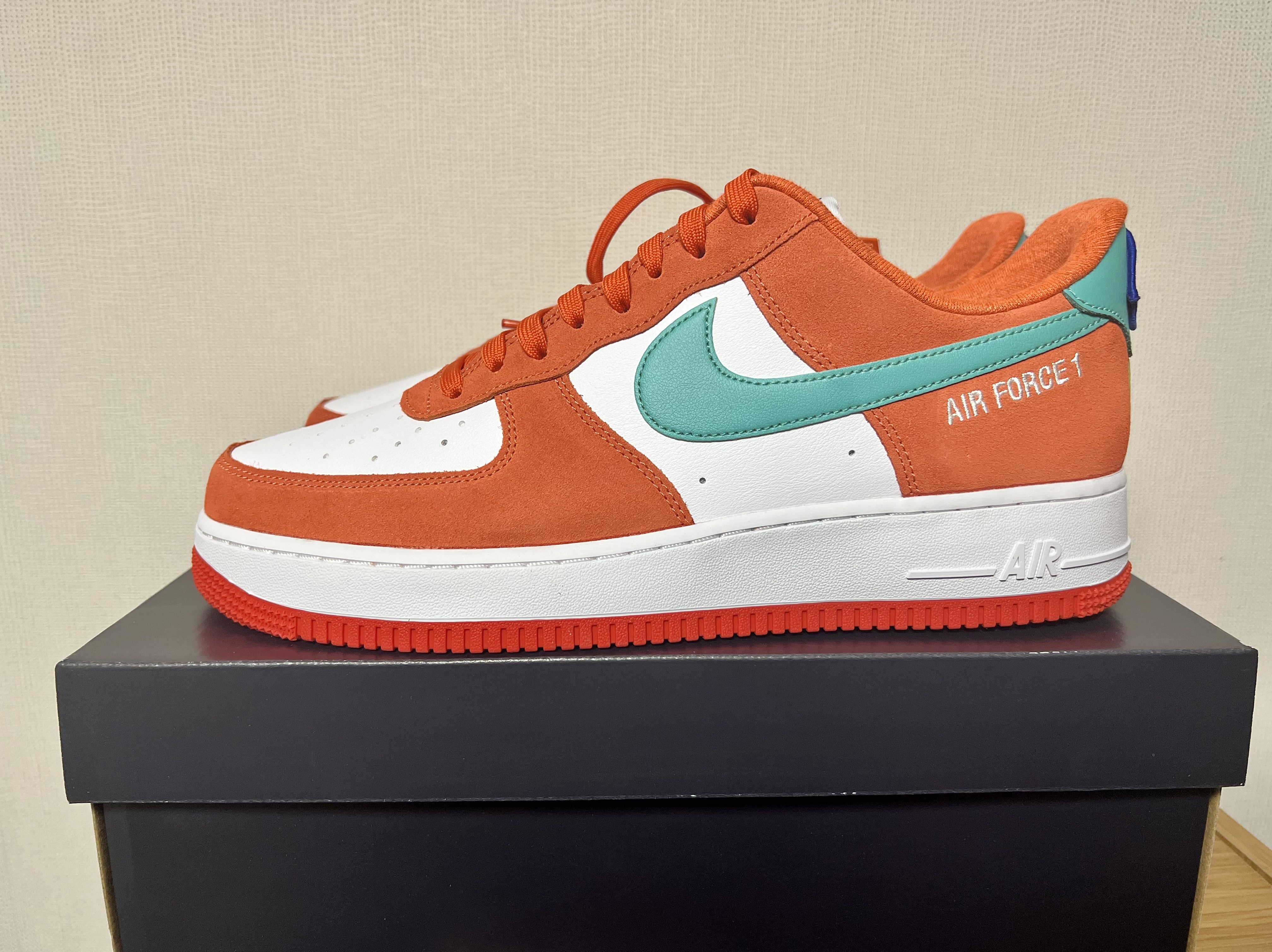 Nike Air Force 1 '07 LV8 Athletic Club Rush Orange Washed Teal 착용 스타일 - 1