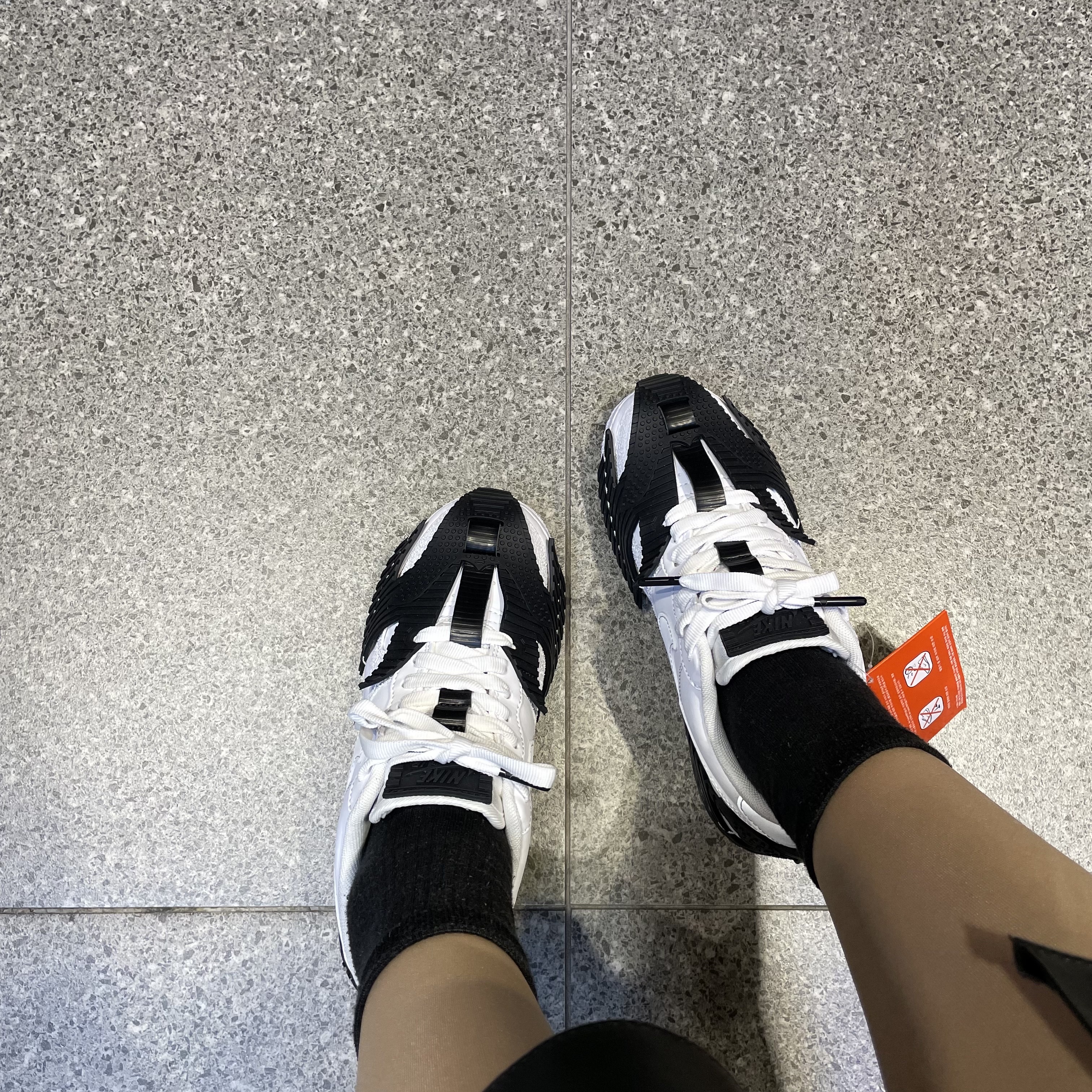 Nike Air Force 1 NDSTRKT White 착용 스타일 - 2
