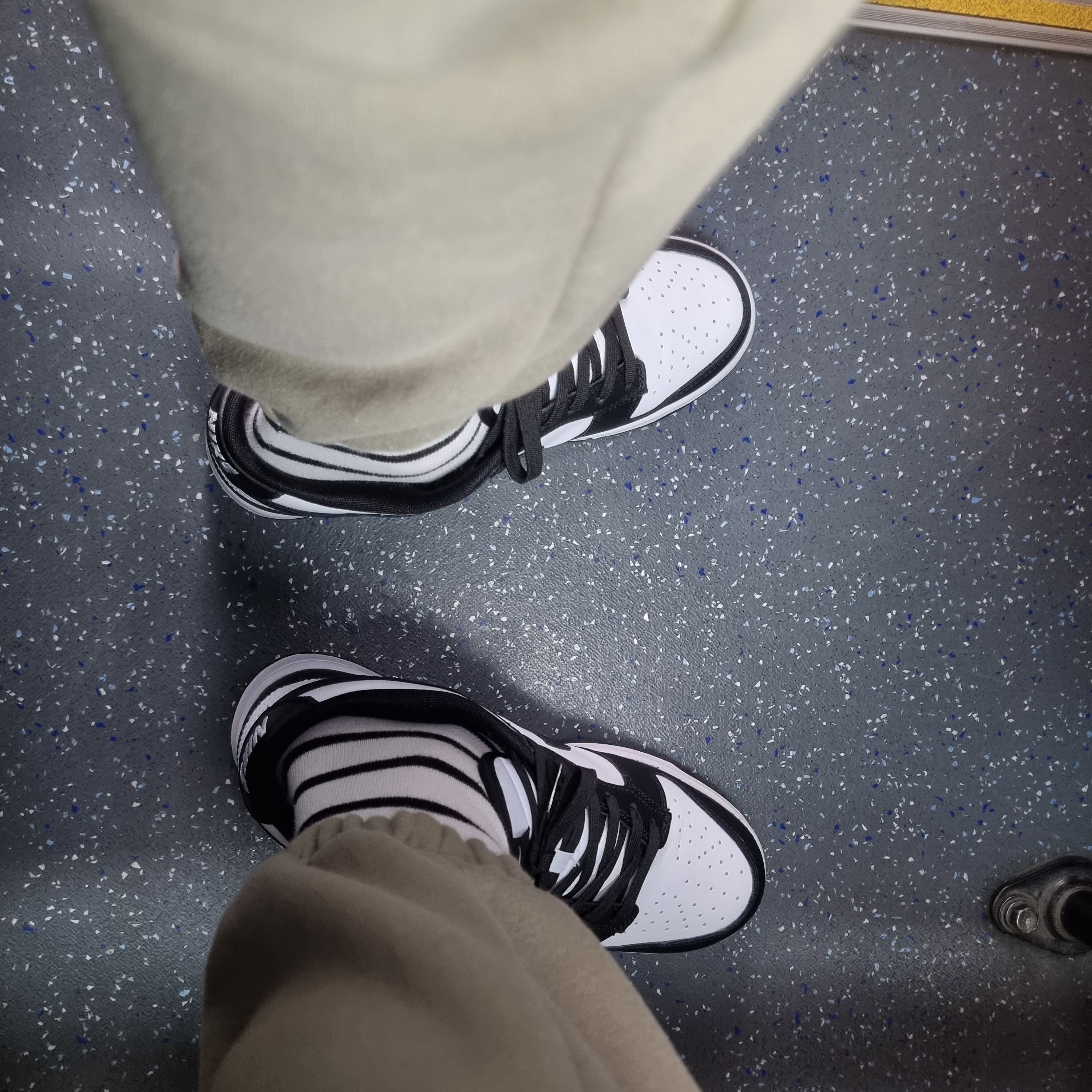 Nike Dunk Low Retro Black 착용 스타일