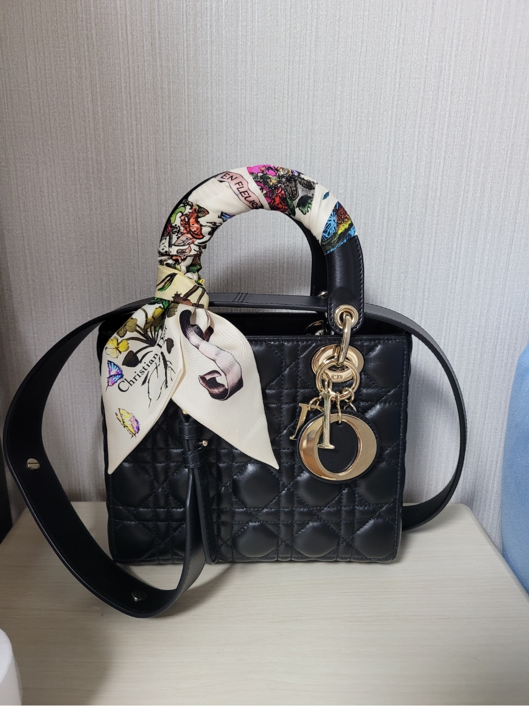 Dior Small Lady Bag My ABCDior Cannage Lambskin Black, Adidas Yeezy Boost 350 V2 Zebra 2017/2019/2020 착용 스타일 - 3