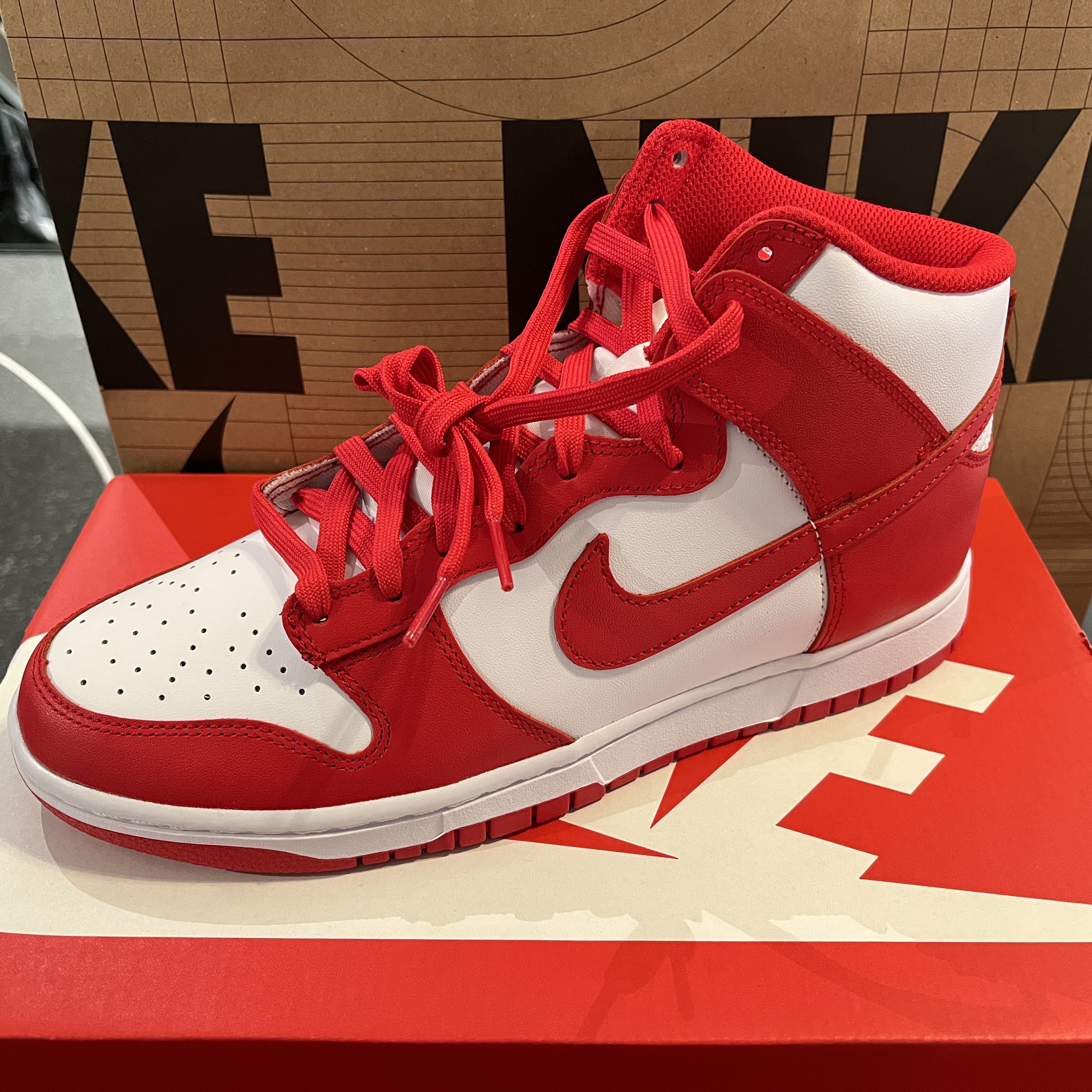 Nike Dunk High Retro Championship White and Red 착용 스타일