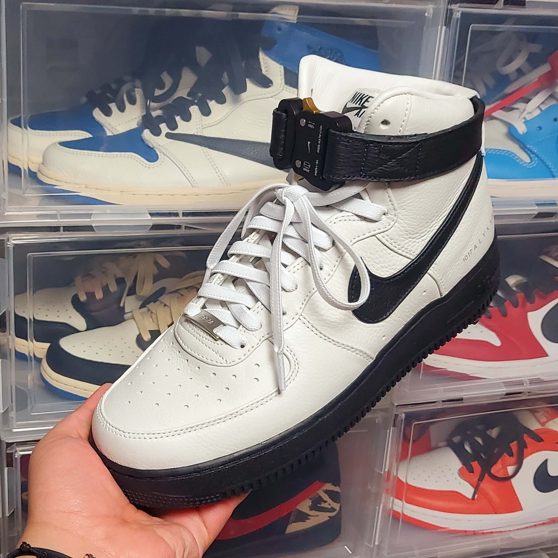 Nike x 1017 Alyx 9SM Air Force 1 High White Black 2020 착용 스타일 - 2