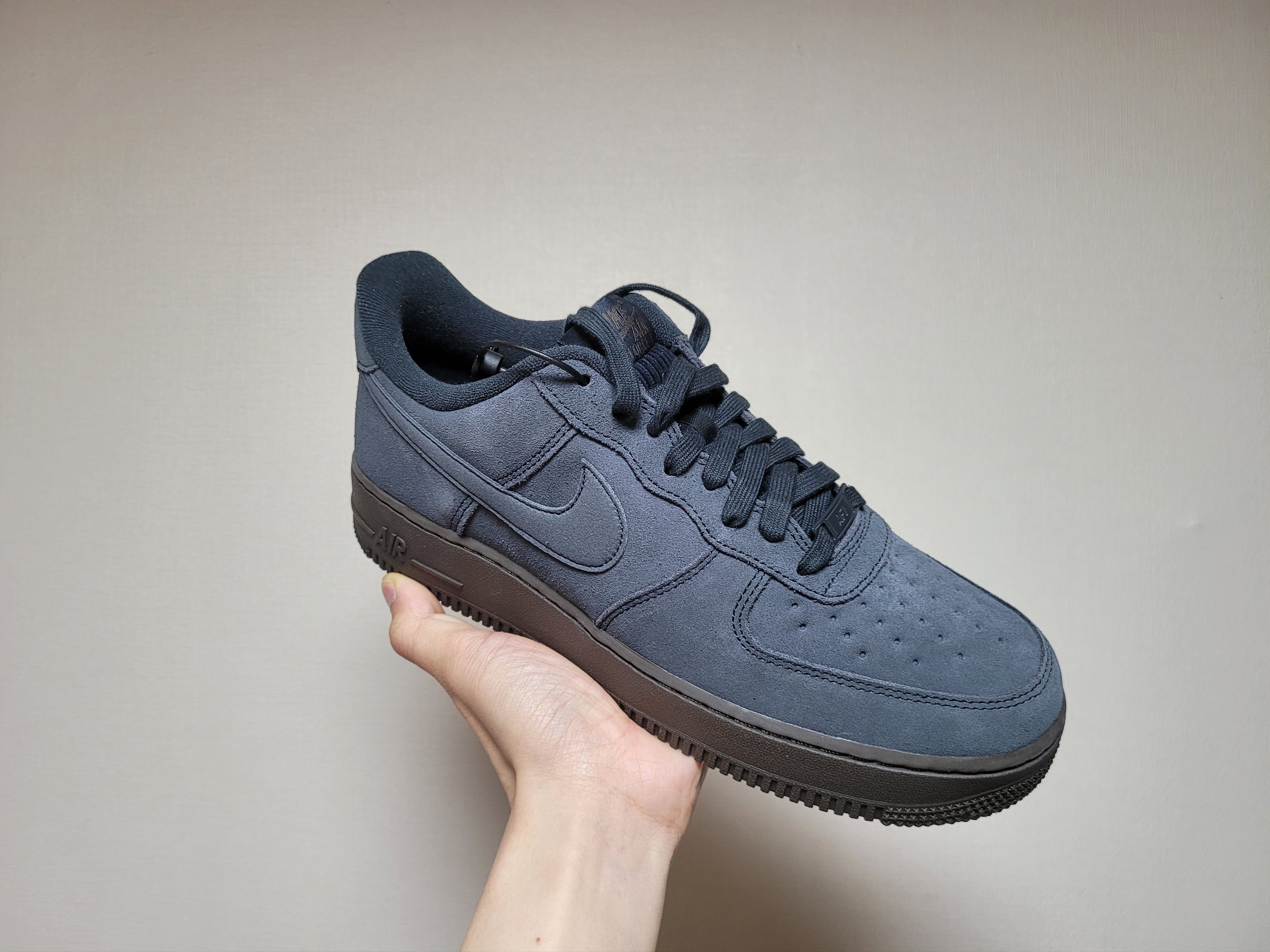 Nike Air Force 1 Low Off Noir Dark Chocolate 착용 스타일