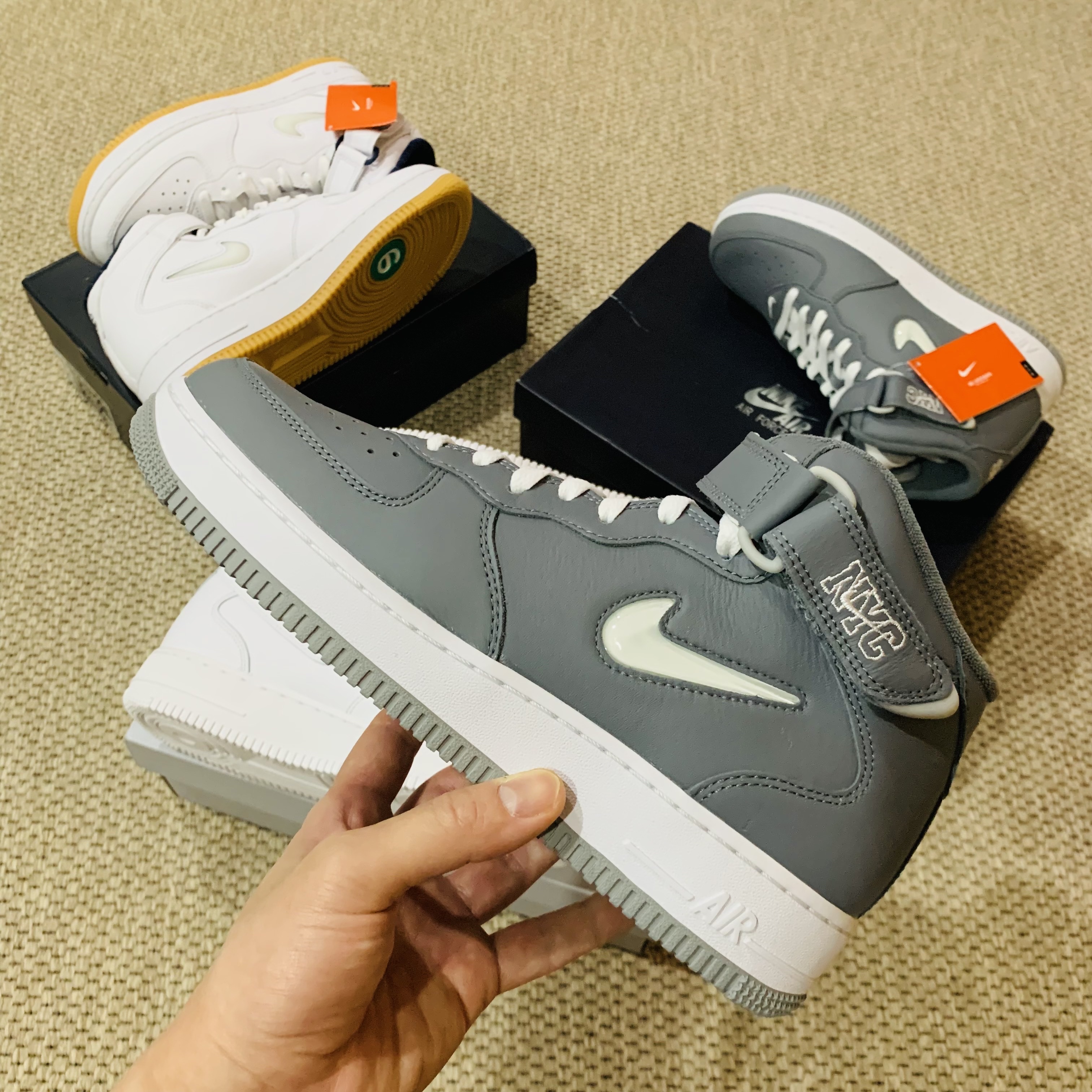 Nike Air Force 1 Mid '07 White, Nike Air Force 1 Mid QS NYC White Midnight Navy 착용 스타일 - 5