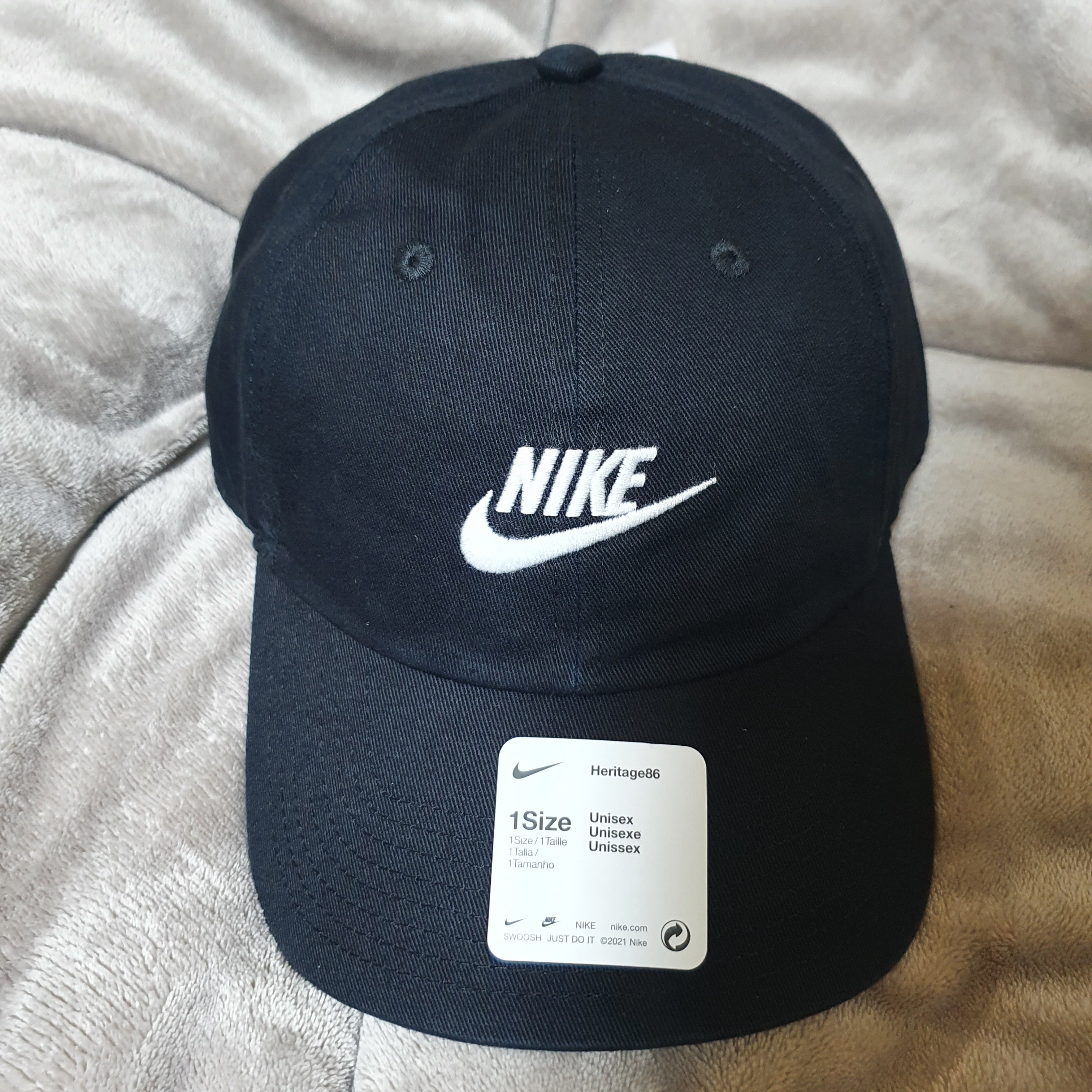 Nike Heritage 86 Futura Washed Cap Black White 착용 스타일