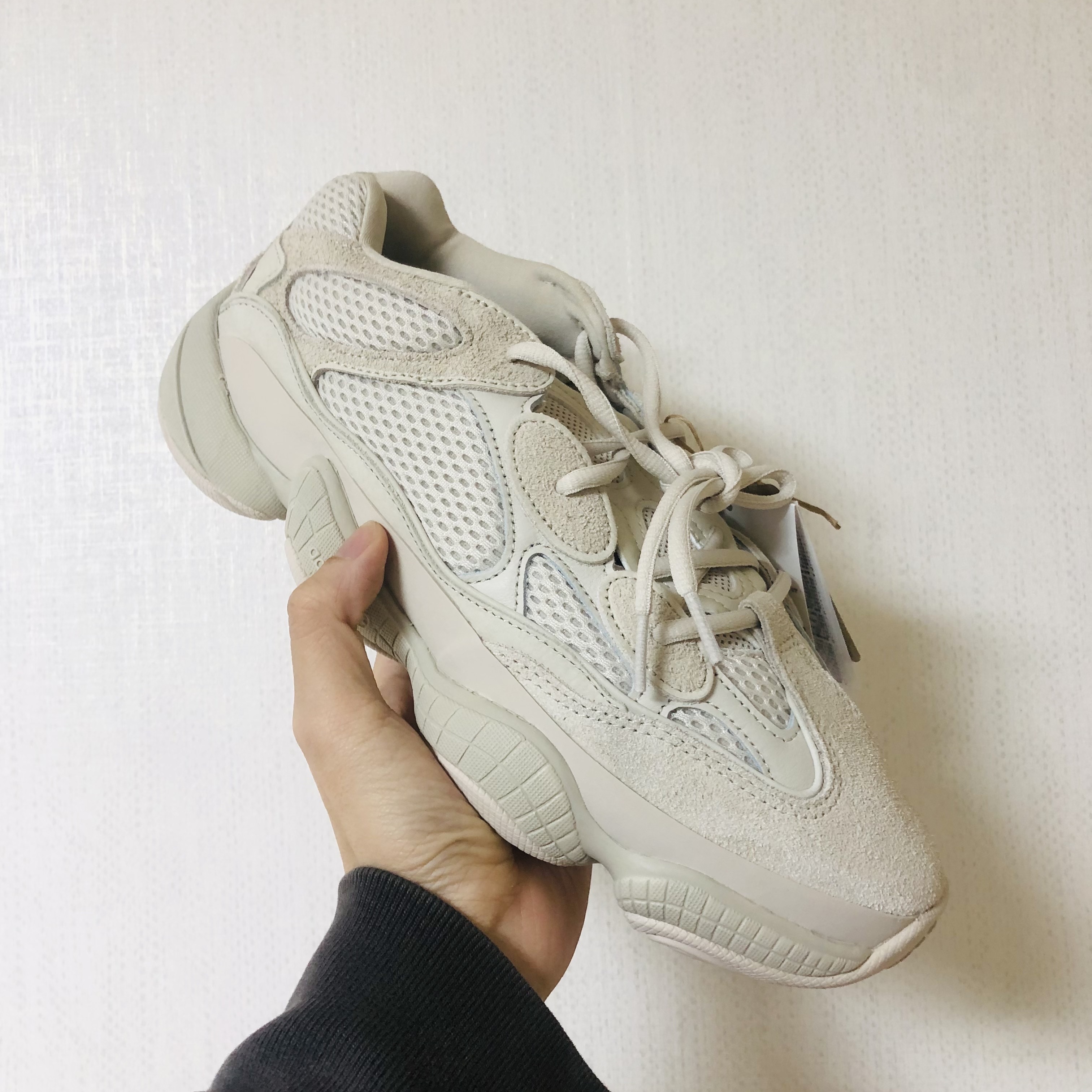 Adidas Yeezy 500 Blush 2022 착용 스타일