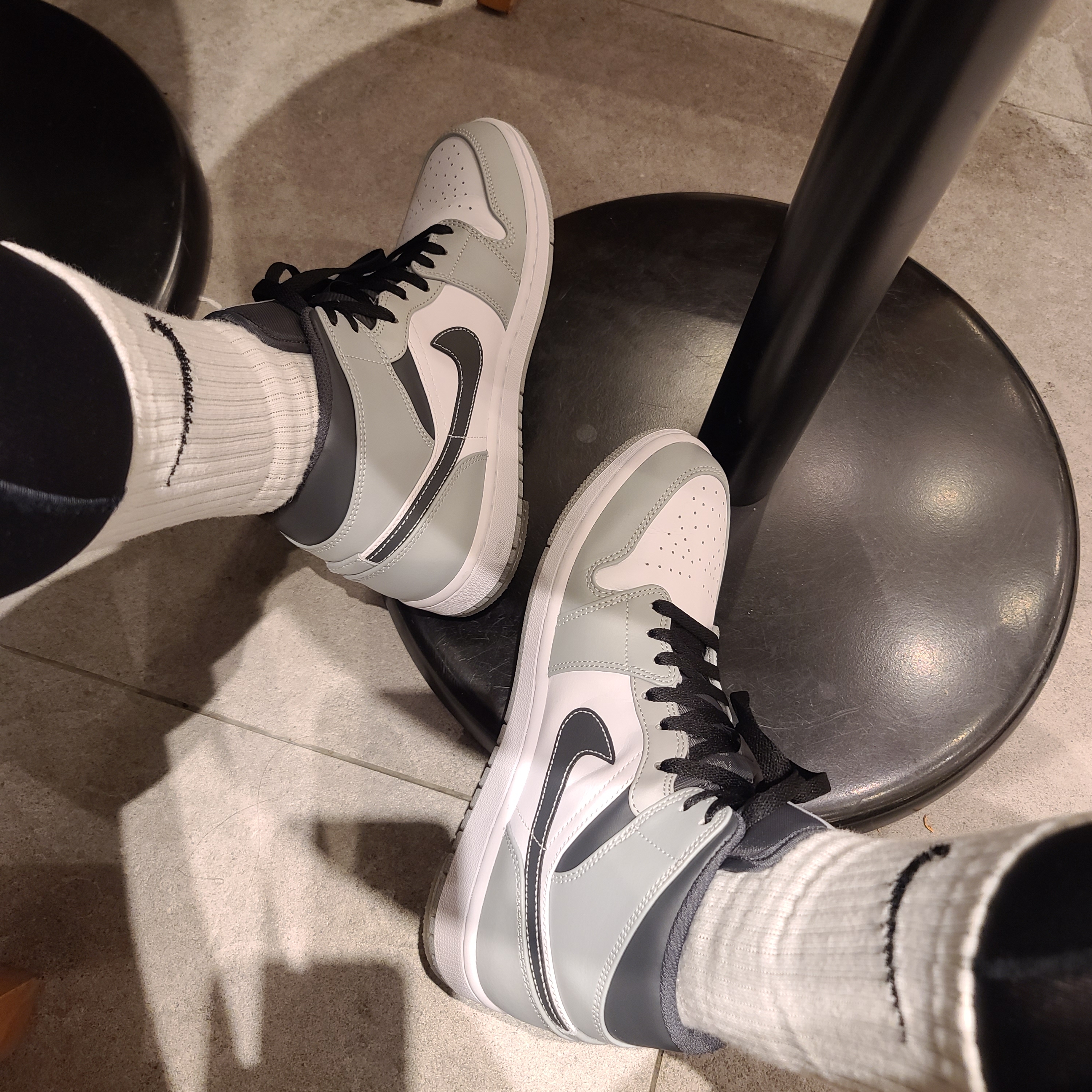 Jordan 1 Mid Light Smoke Grey Anthracite 착용 스타일