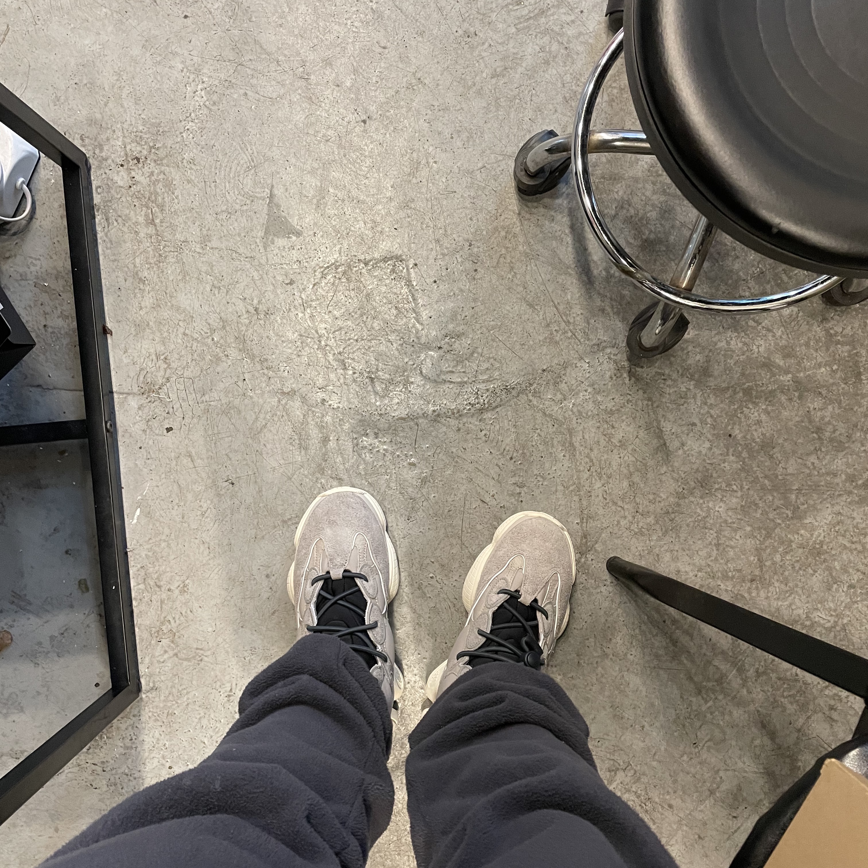 Adidas Yeezy 500 High Mist Stone 착용 스타일